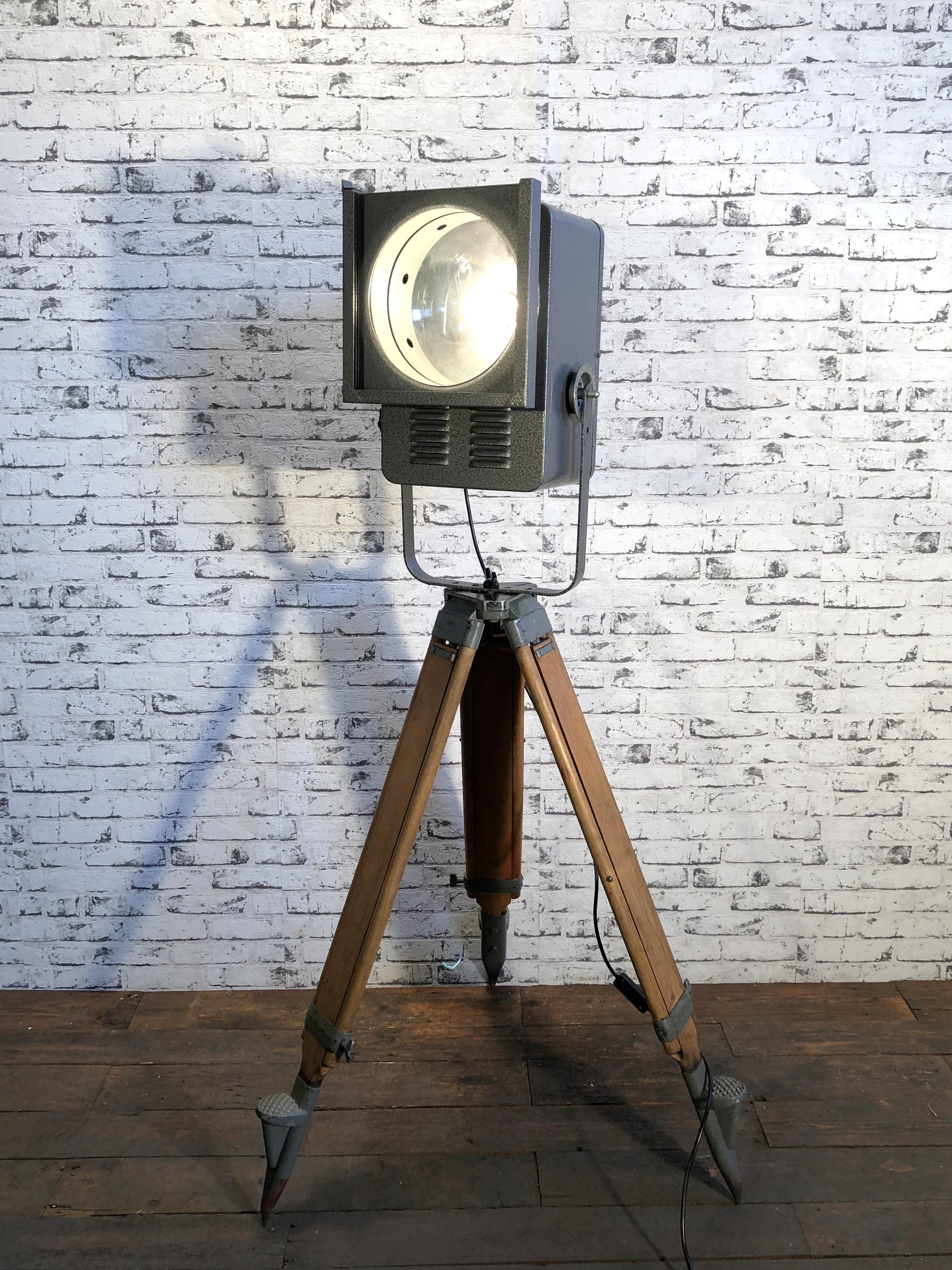 Grey Theater Spotlight on Wooden Tripod, 1980s For Sale 5