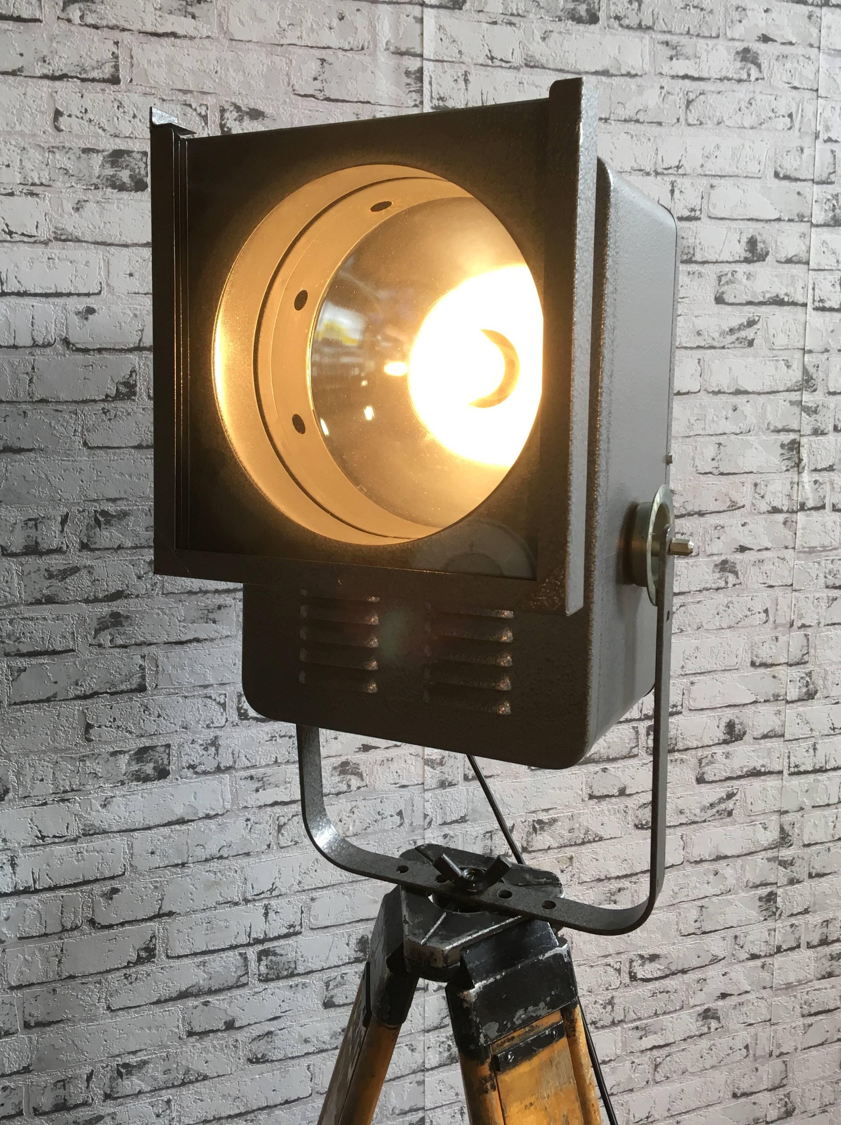 Grey Theatre Spotlight On Wooden Tripod, 1980s For Sale 5