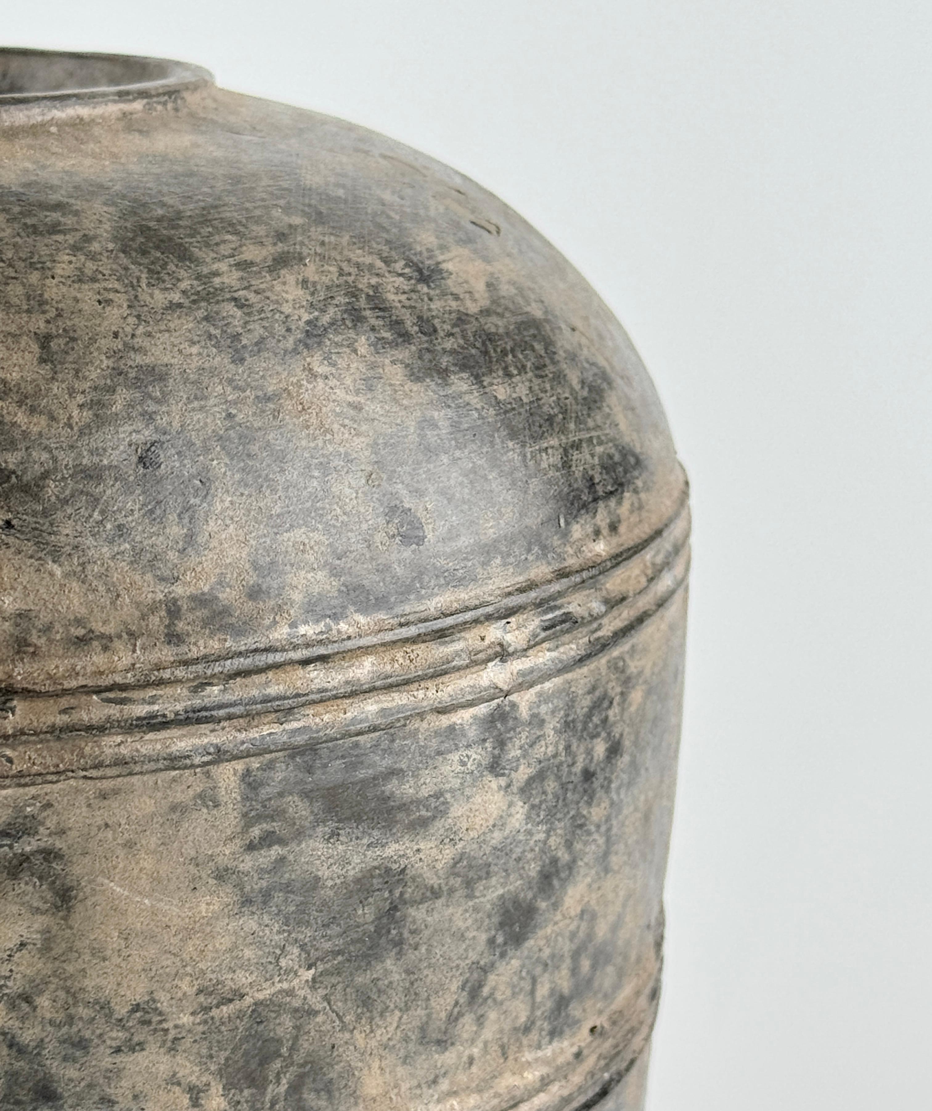 Grey Tripod Granary Jar, Han dynasty For Sale 3
