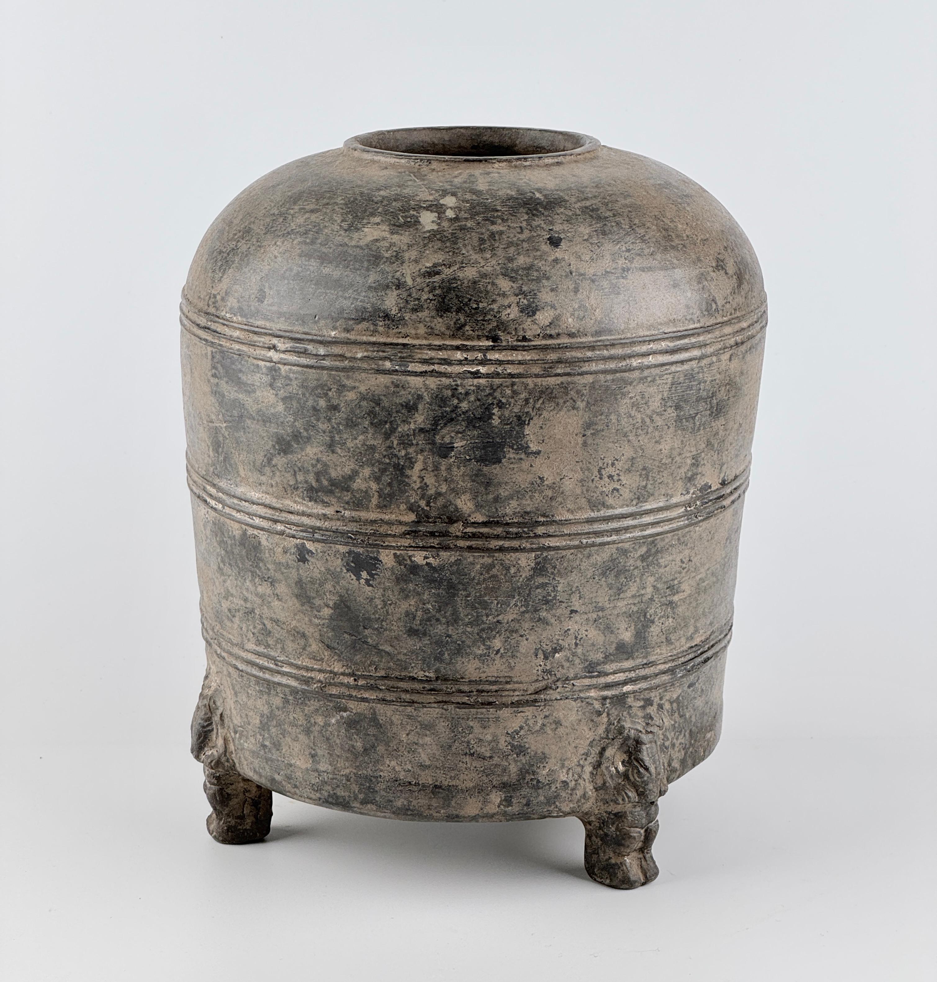 Grey Tripod Granary Jar, Han dynasty For Sale 4