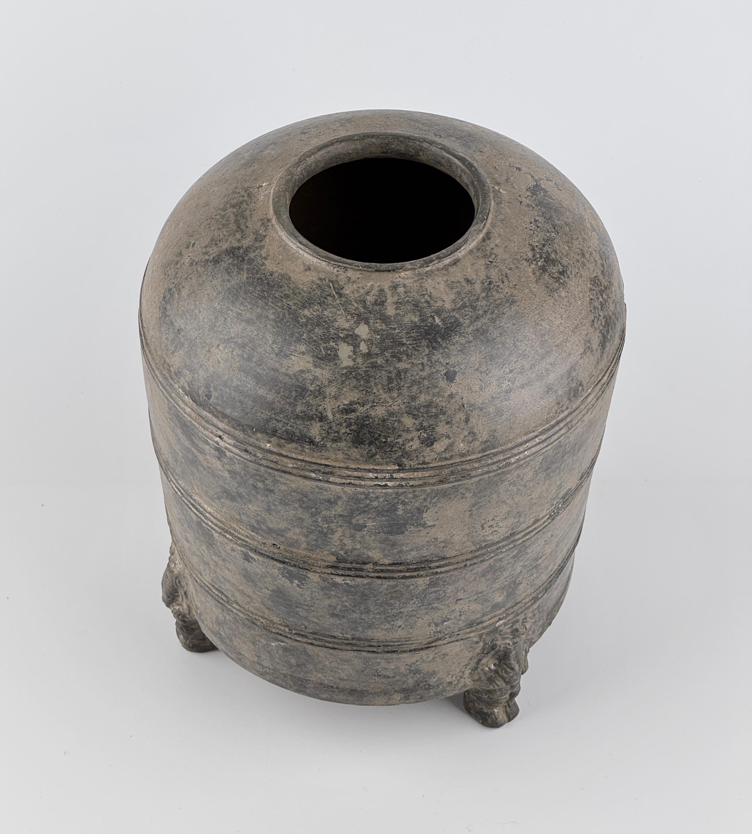 Grey Tripod Granary Jar, Han dynasty For Sale 1