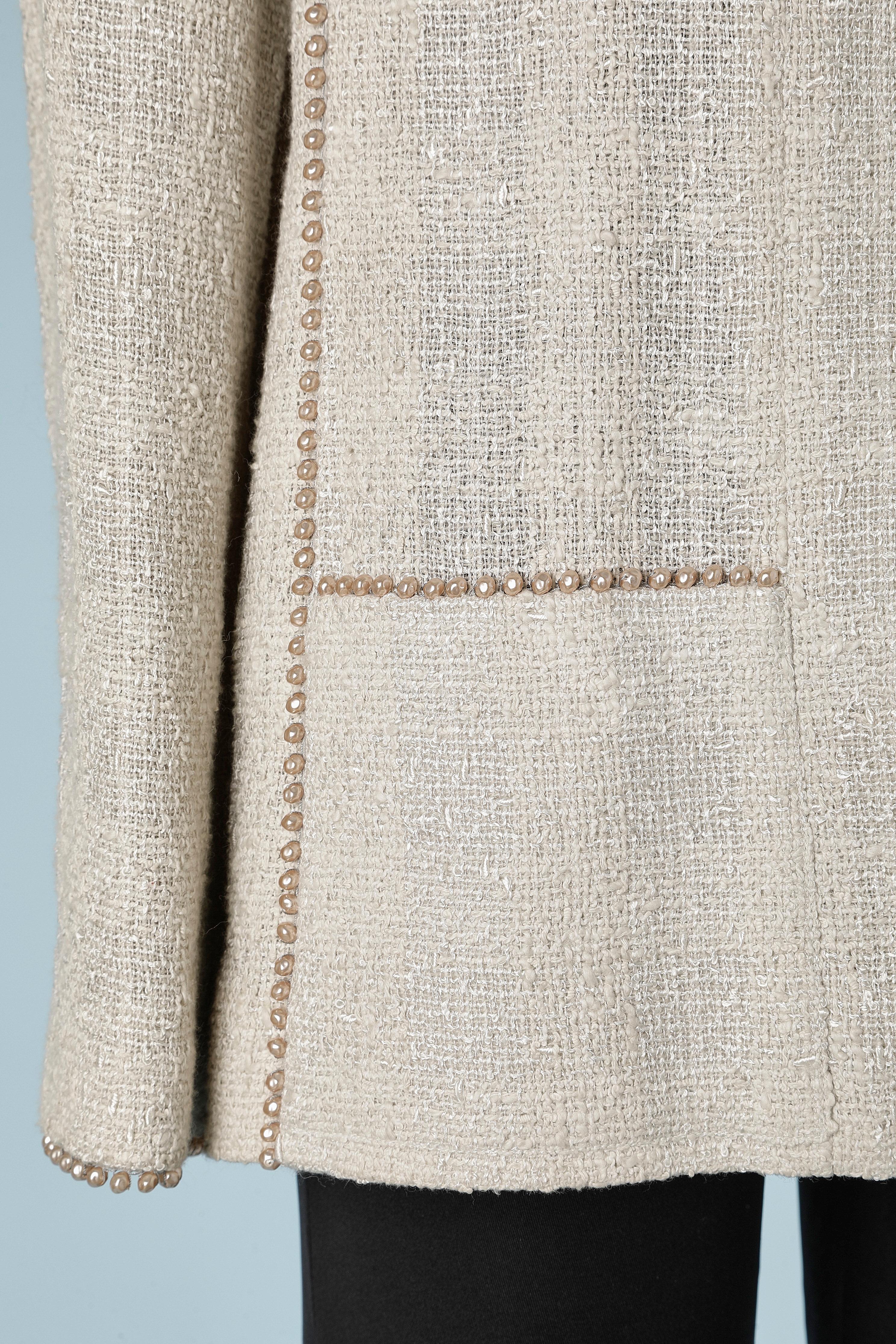 Graue Tweed-Jacke aus grauem Tweed mit Perlmutt-Perlen am Rand von Chanel  im Zustand „Hervorragend“ im Angebot in Saint-Ouen-Sur-Seine, FR