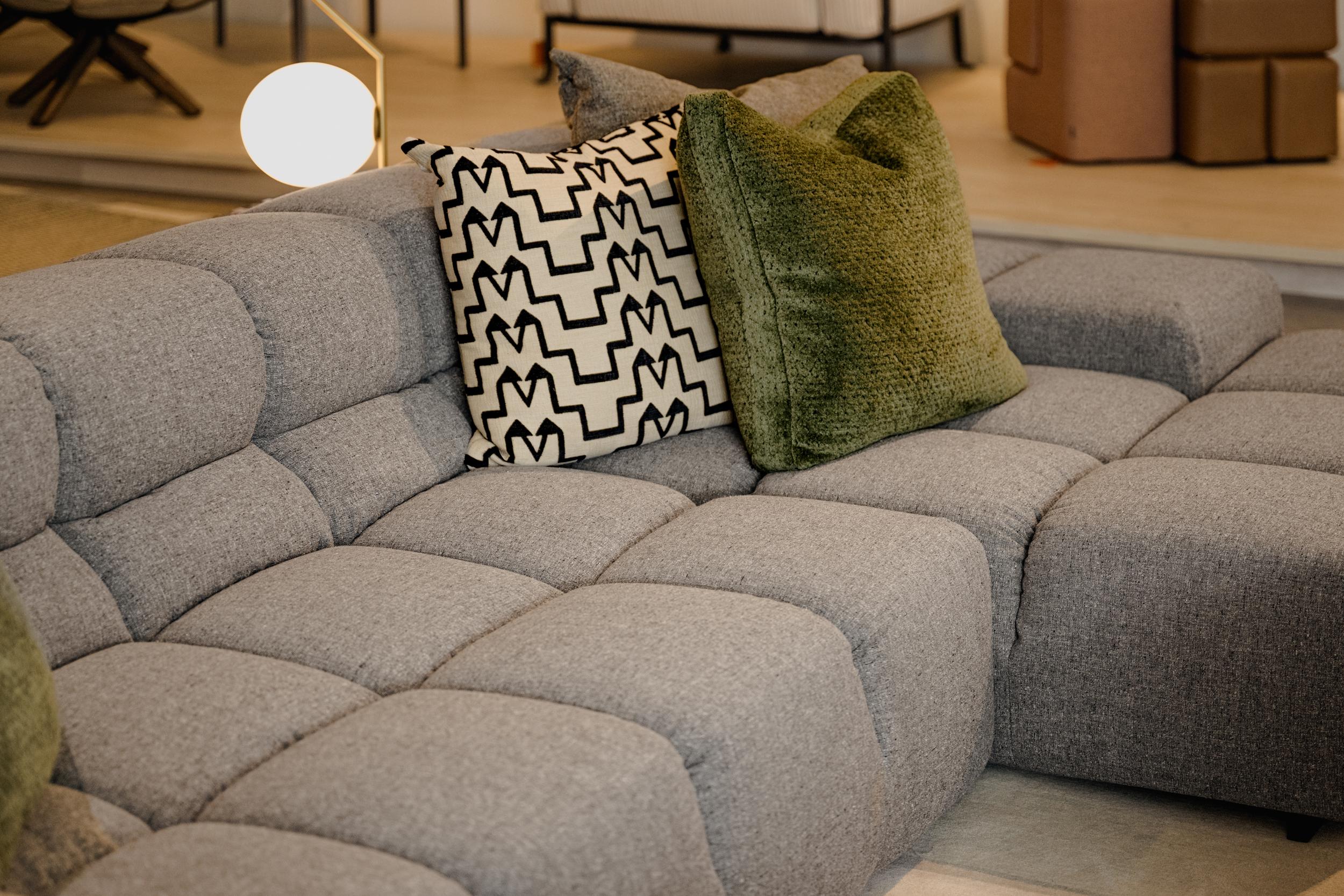 Graues gepolstertes Tufty-Time Right Sectional Sofa von B&B Italia, Grau, jetzt erhältlich (Stahl) im Angebot