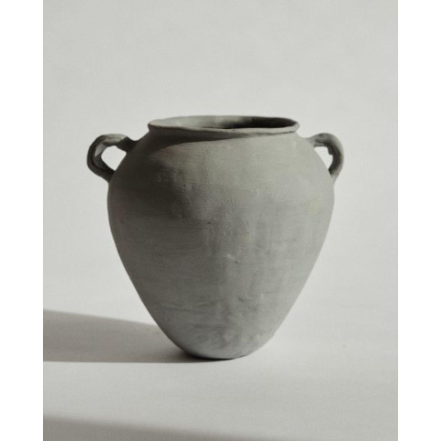 Grey vase by Marta Bonilla
Dimensions: D22 x H21 cm
Materials: Terracotta , clay.

Grey vase: Piece modeled by hand, enameled inside and painted in a soft gray color on the outside.
Handles very handmade aspect.

Marta Bonilla designs and