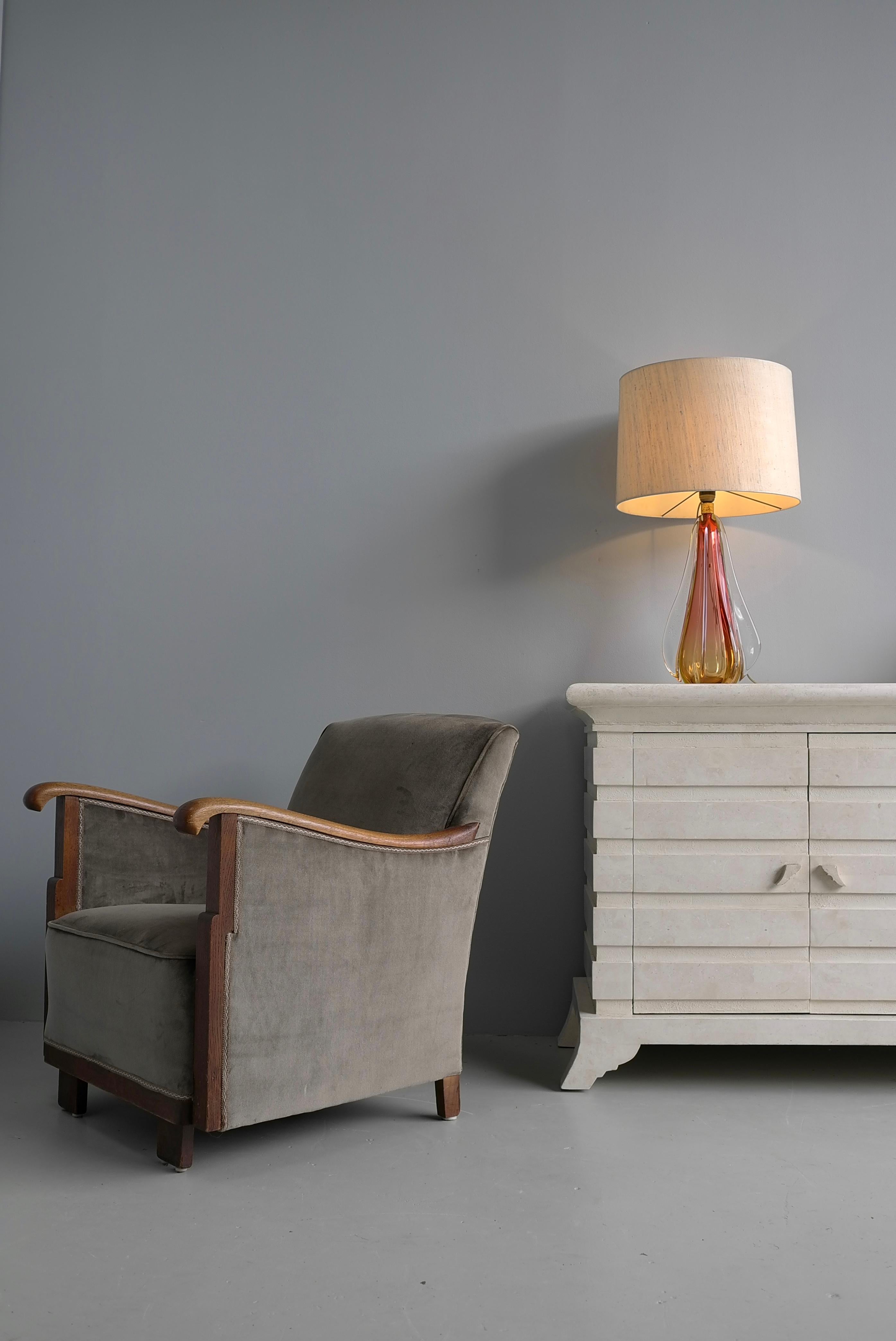 Sedia da salotto Art Deco in velluto grigio e legno, Paesi Bassi, anni '30

Bellissimi braccioli curvi in Oak.