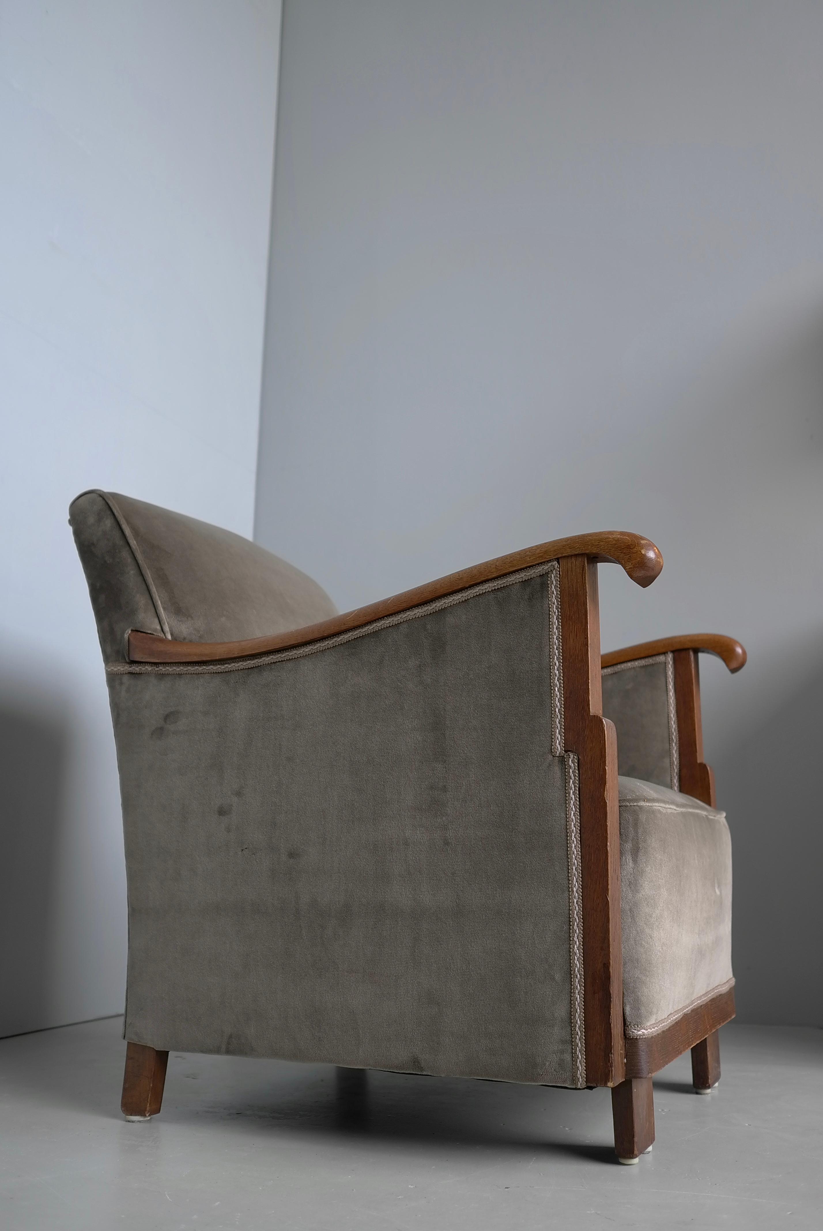 Metà XX secolo Sedia da salotto Art Deco in velluto grigio e Oak, Paesi Bassi, anni '30 in vendita