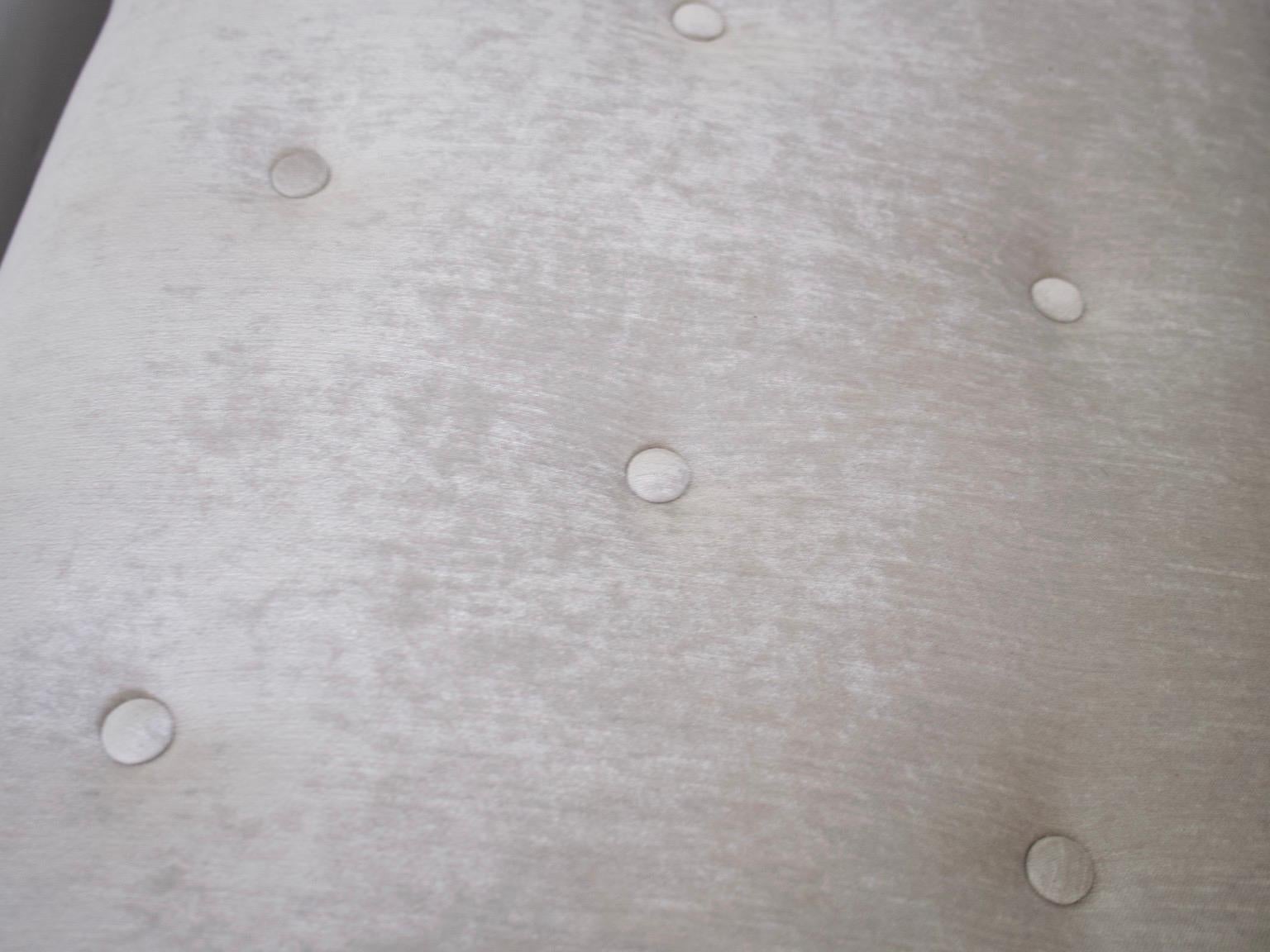 Grey Velvet Button Tufted Sofa by Levy Carlson’s Mobelafarr For Sale 4