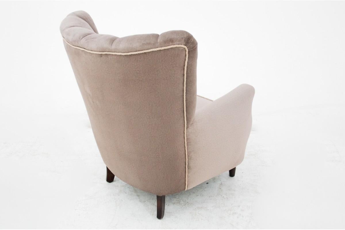Comfortable Armchair, Northern Europe, 1950s

Very good condition, after professional renovation and changing of upholstery.

Many height 92 cm seat width 38 cm width 78 cm. 82cm.