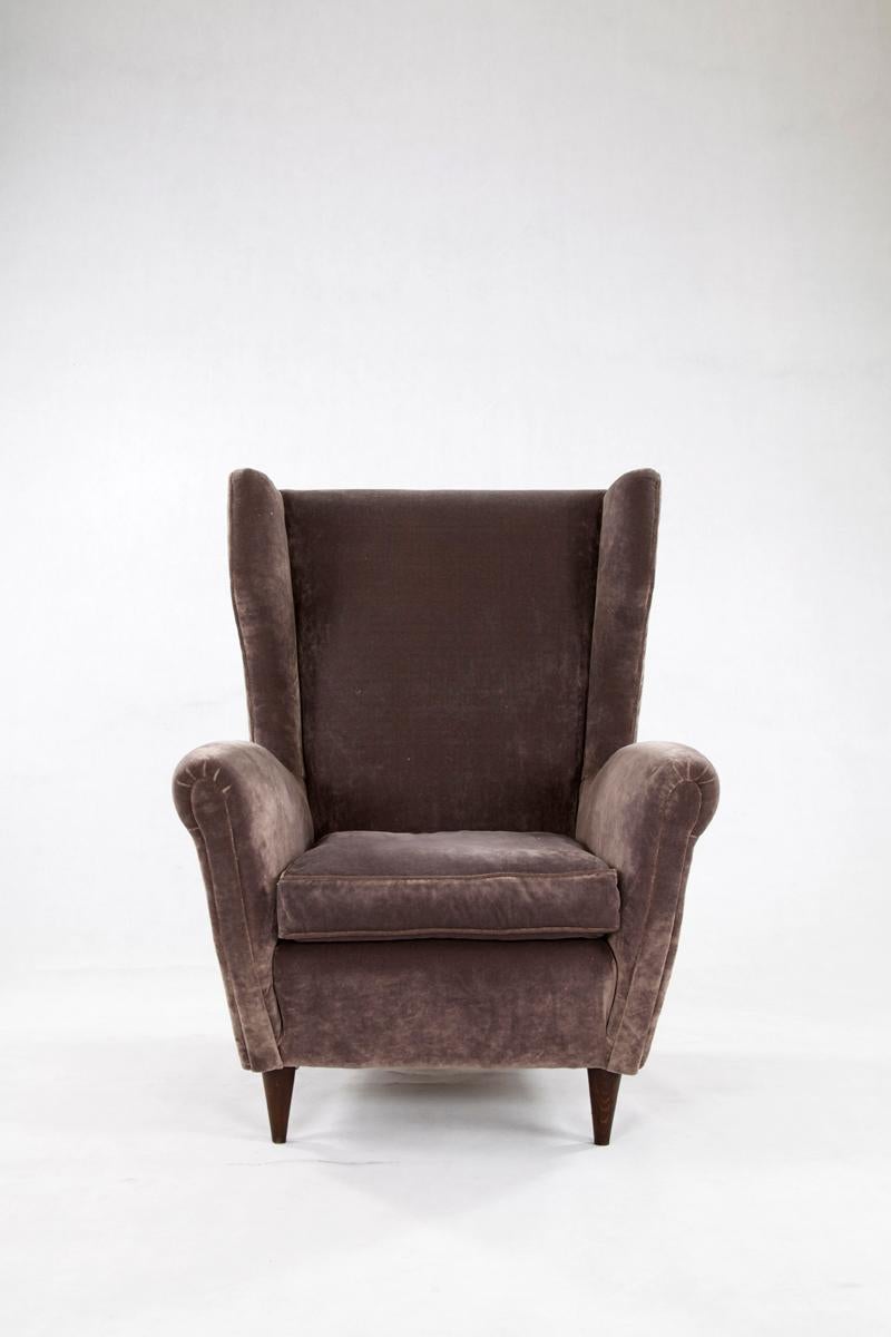 Italian armchair in the style of Gio Ponti. Italy 1950s. Upholstery in grey velvet.