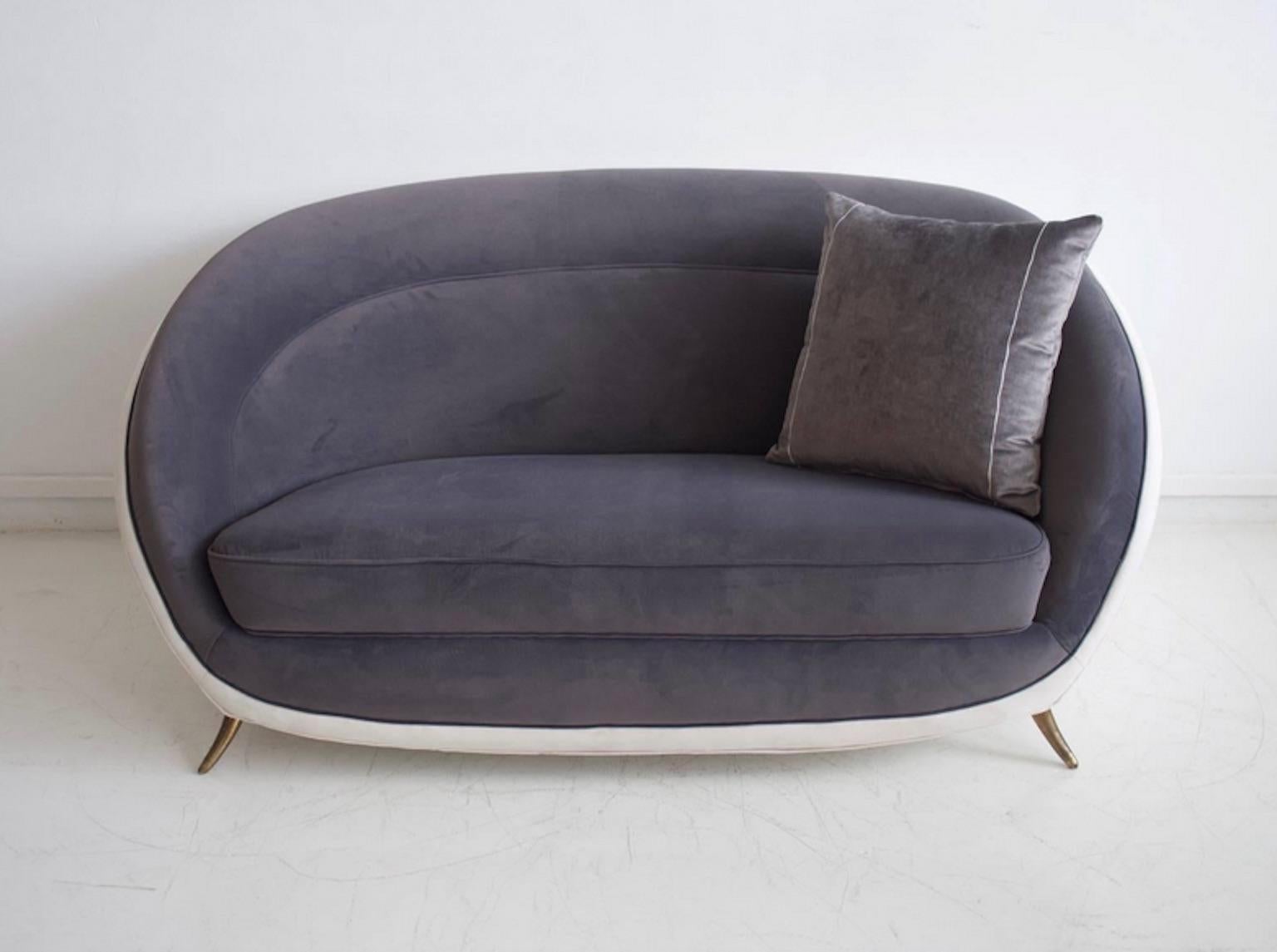 Grey Velvet Sofa by Guglielmo Veronesi for ISA, circa 1950 For Sale 4
