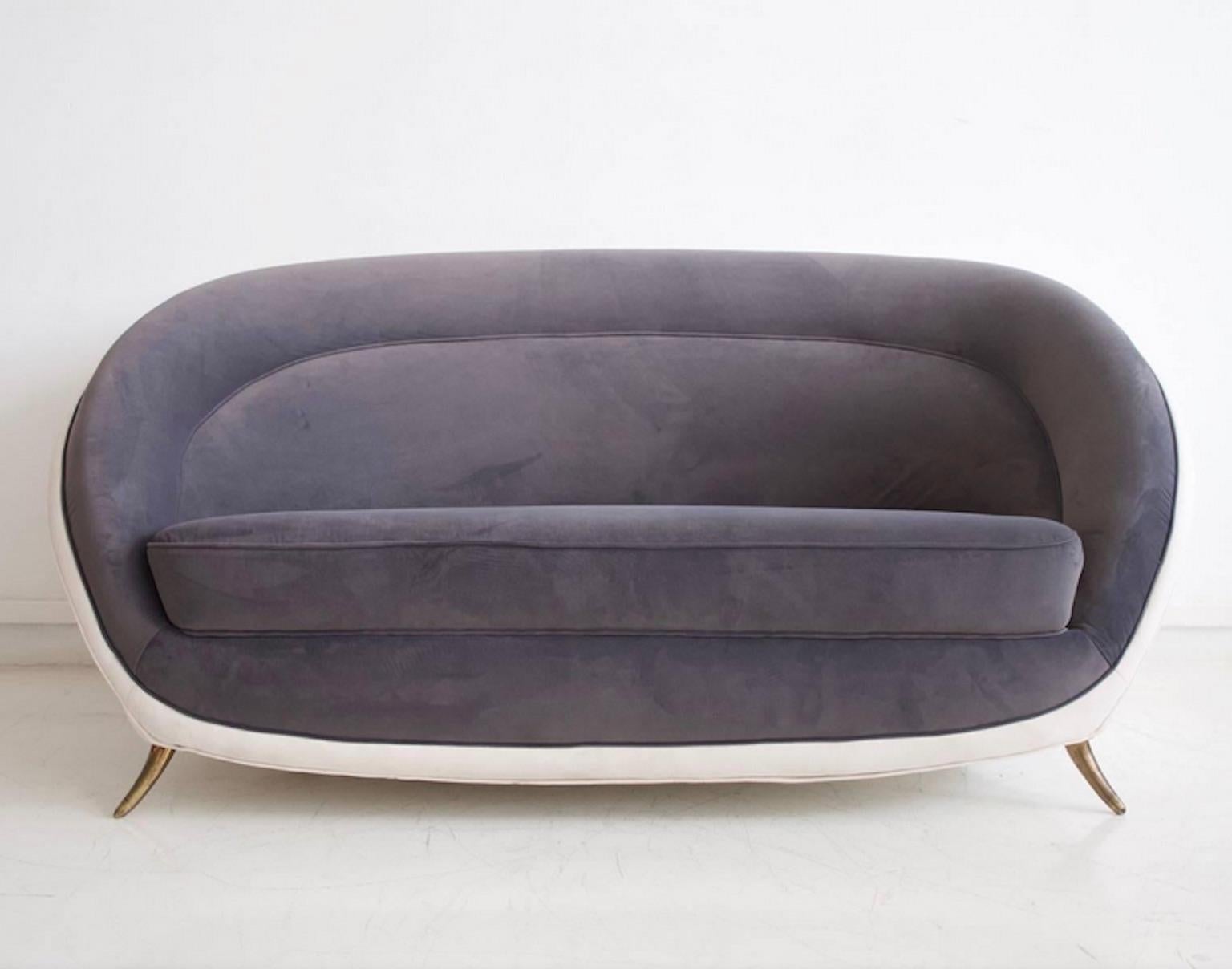 Guglielmo Veronesi sofa with rounded wooden structure, brass legs and velvet upholstery. Its gently curved silhouette and low, enveloping backrest create an inviting, cocoon-like shape that adds character to any room. Upholstered in a rich,