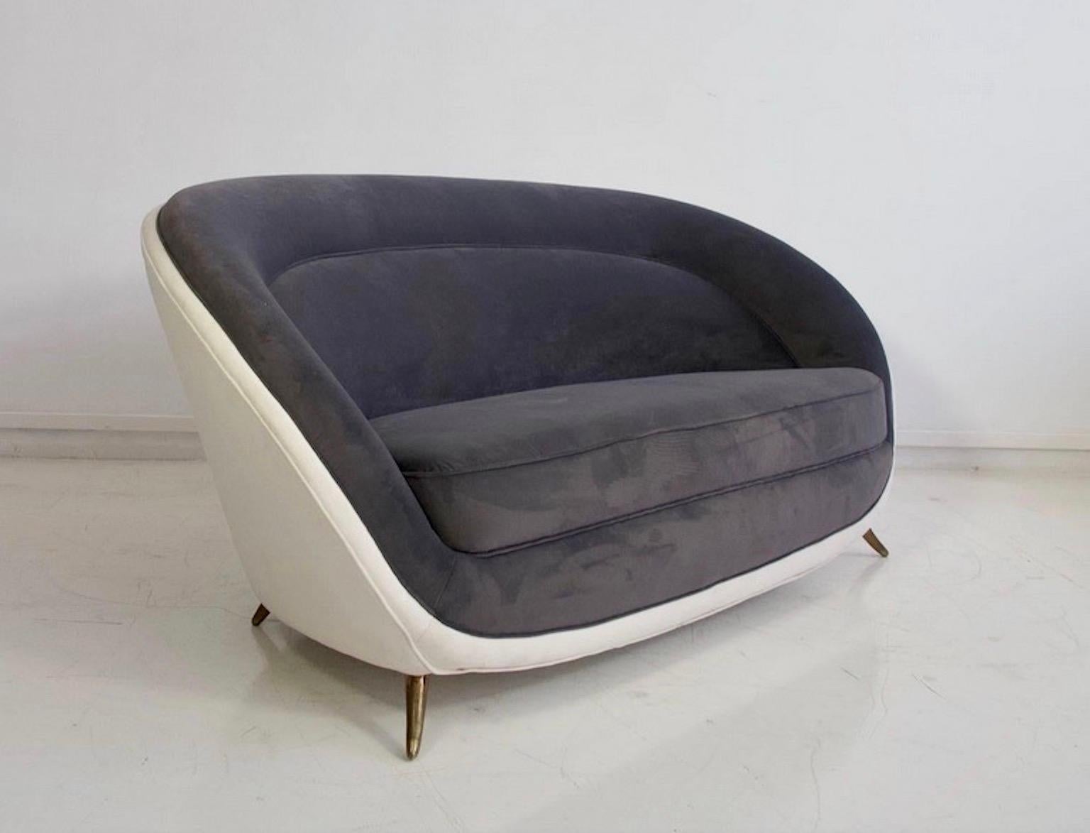 Italian Grey Velvet Sofa by Guglielmo Veronesi for ISA, circa 1950 For Sale