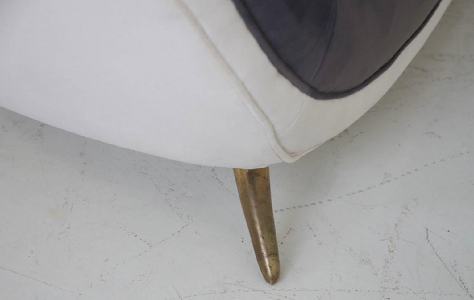 Grey Velvet Sofa by Guglielmo Veronesi for ISA, circa 1950 For Sale 1