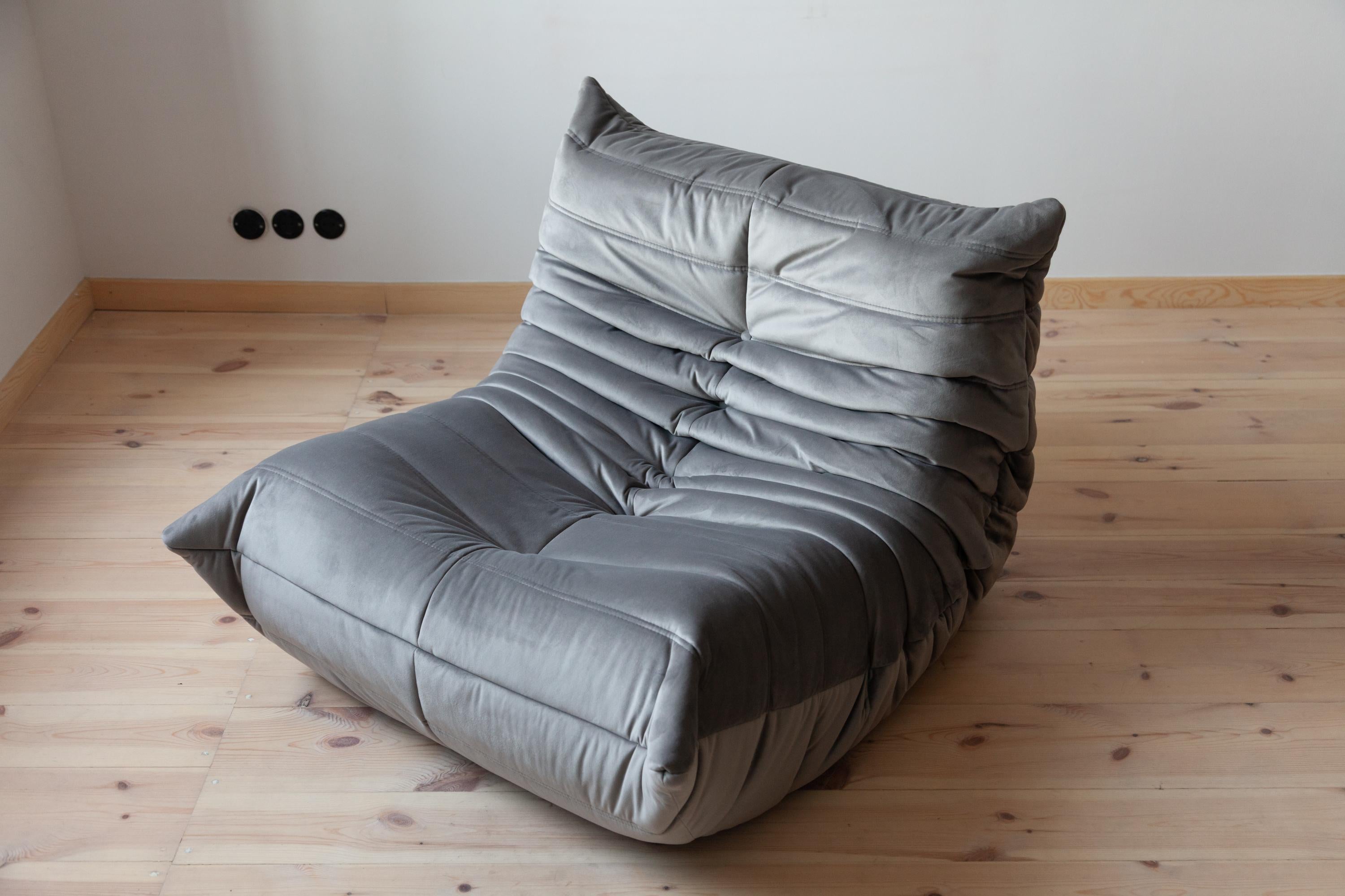 Grey Velvet Togo Sofa Set by Michel Ducaroy for Ligne Roset, Set of 5 In Excellent Condition For Sale In Berlin, DE