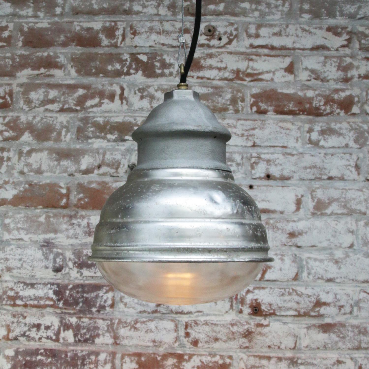 Grey Vintage Industrial Clear Glass Pendant Lamps by Holophane, Paris In Good Condition For Sale In Amsterdam, NL