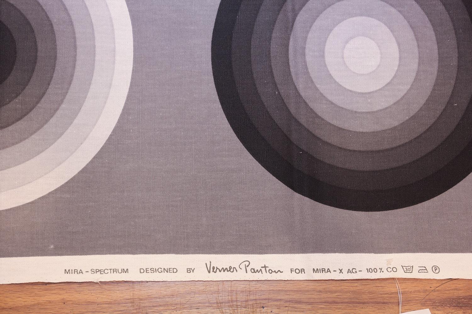 Graues Vintage Kreis Design Verner Panton Mid Century Modern Textile 3'9