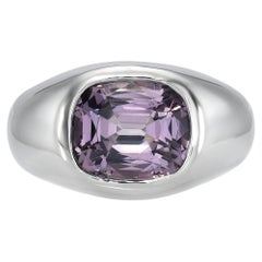 Bague en spinelle gris-violet taille coussin de 3,30 carats