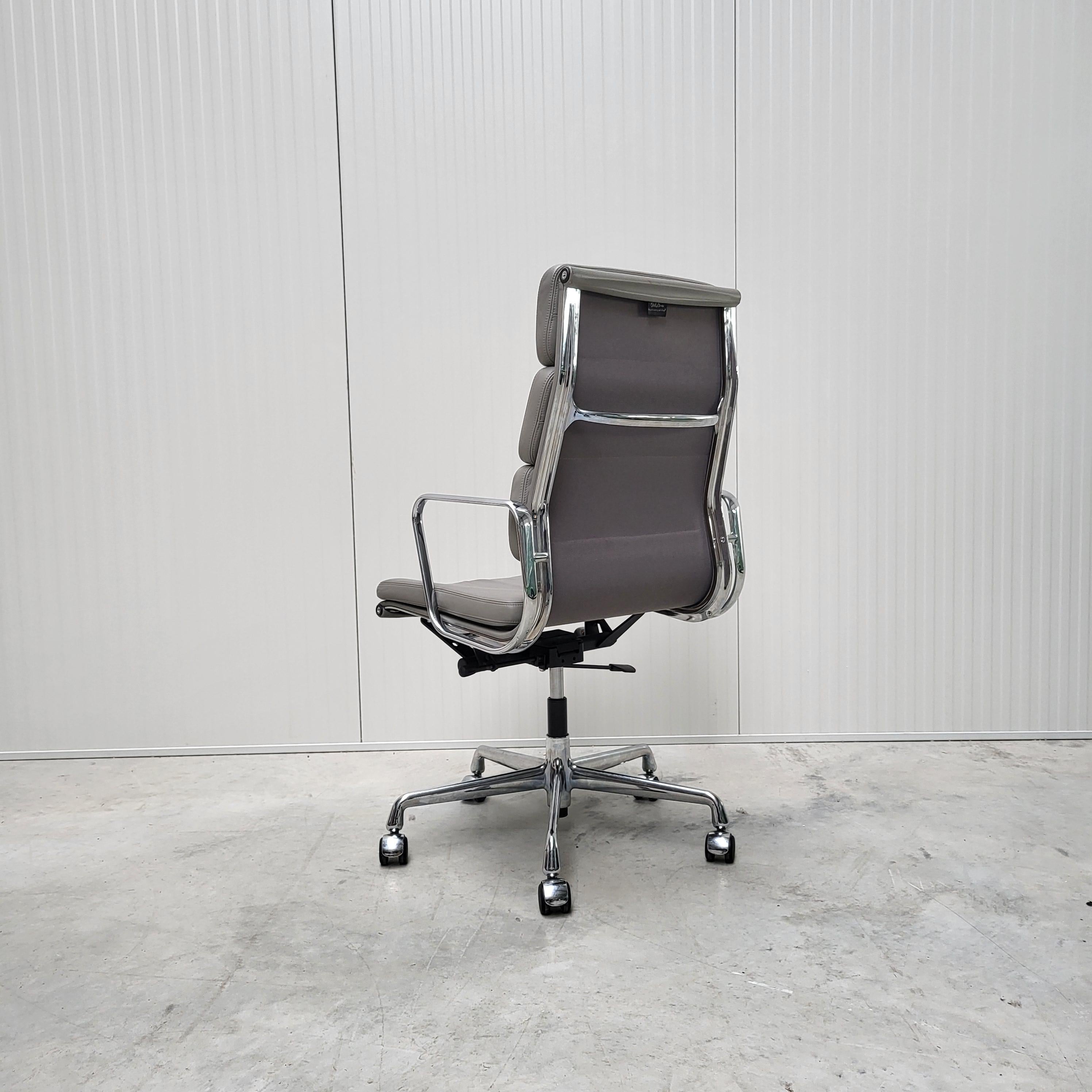 Contemporary Grey Vitra EA219 Soft Pad Office Chair by Charles Eames, 2003 For Sale