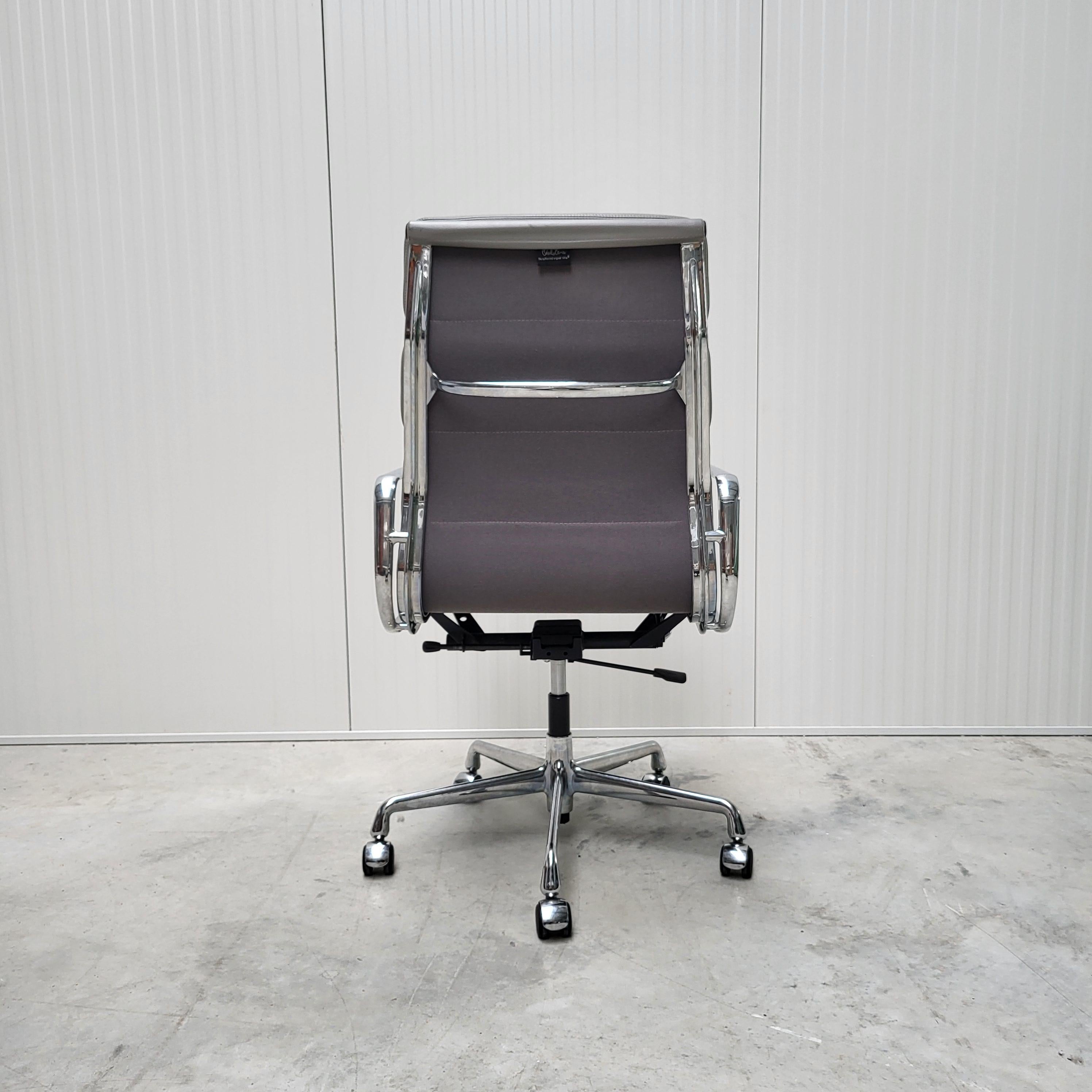 Aluminum Grey Vitra EA219 Soft Pad Office Chair by Charles Eames, 2003 For Sale