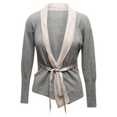 Cardigan grigio e bianco con bordi in seta di Brunello Cucinelli taglia US XS