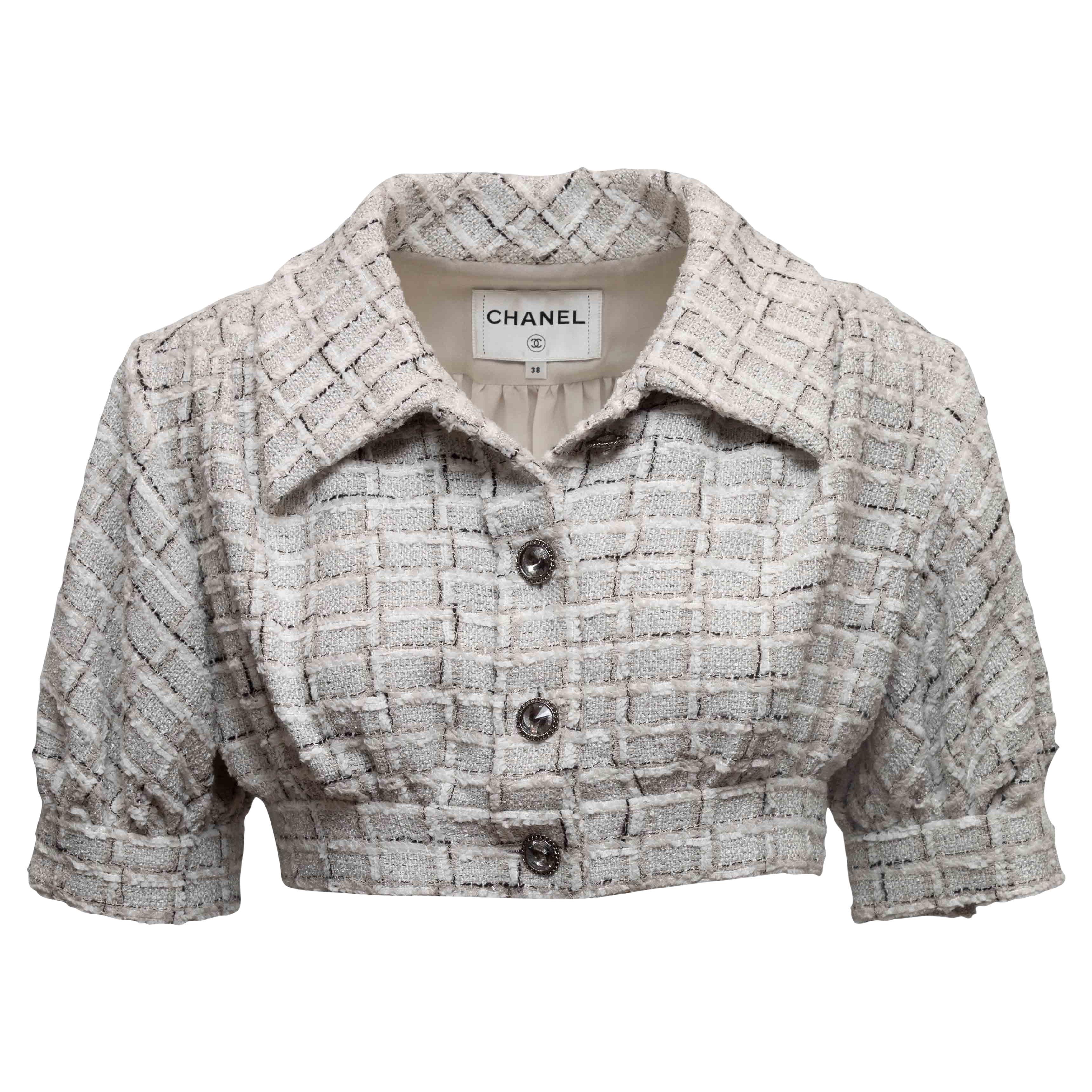 Grau & Weiß Chanel Cropped Kurzarm Tweed Jacke Größe FR 38 im Angebot