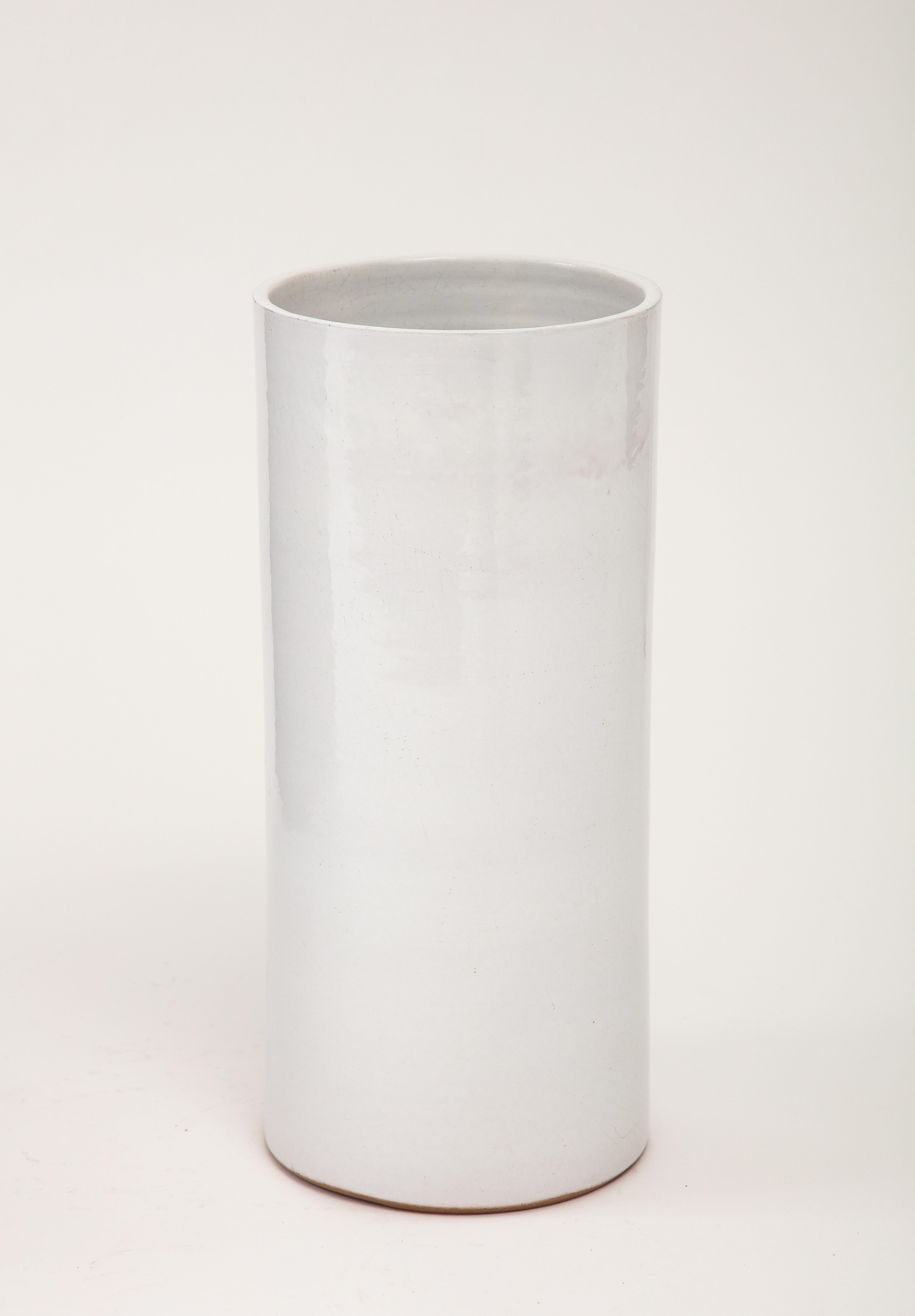 Mid-Century Modern Vase cylindrique à glaçure craquelée gris-blanc, France, C.C. en vente