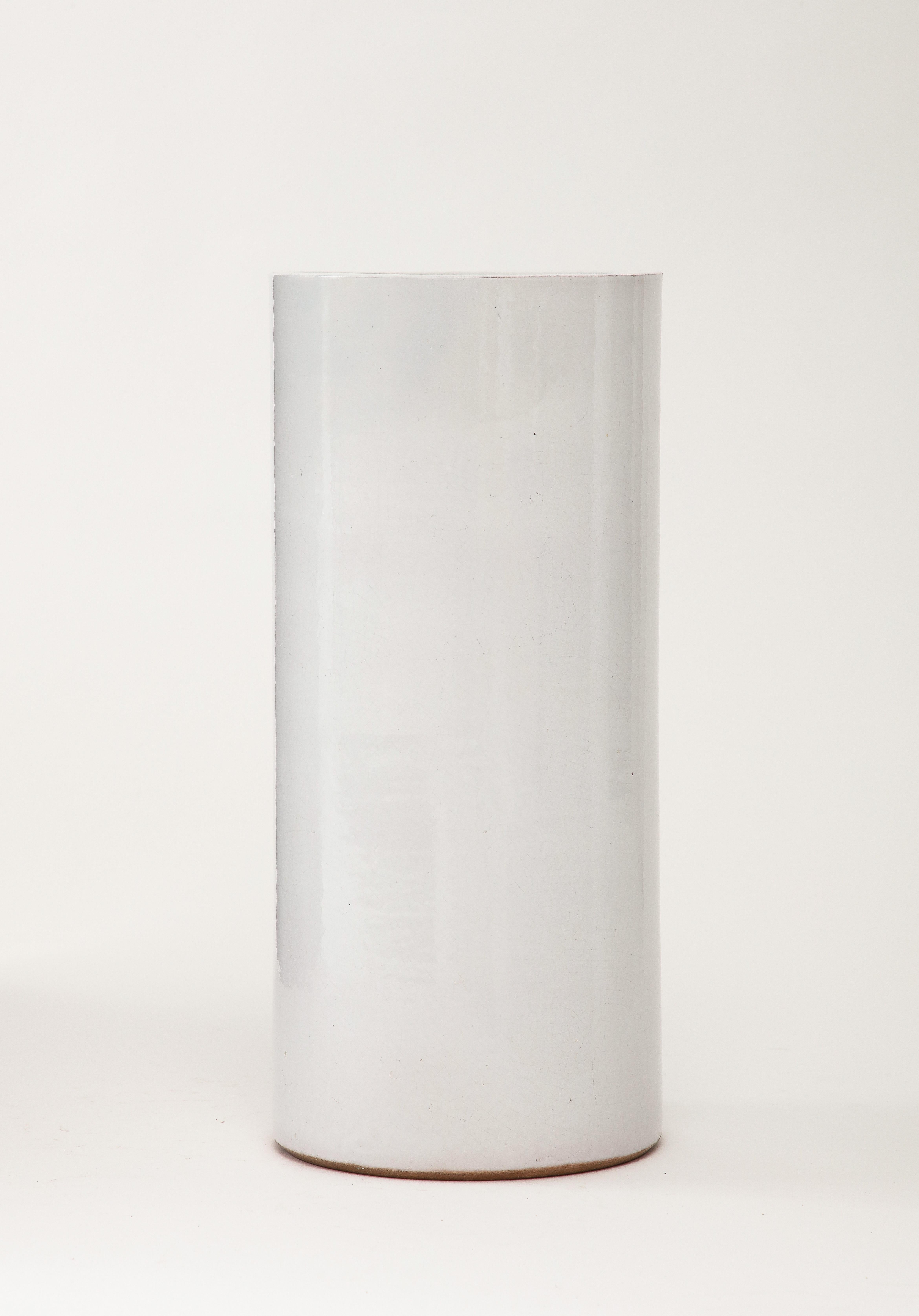 Milieu du XXe siècle Vase cylindrique à glaçure craquelée gris-blanc, France, C.C. en vente