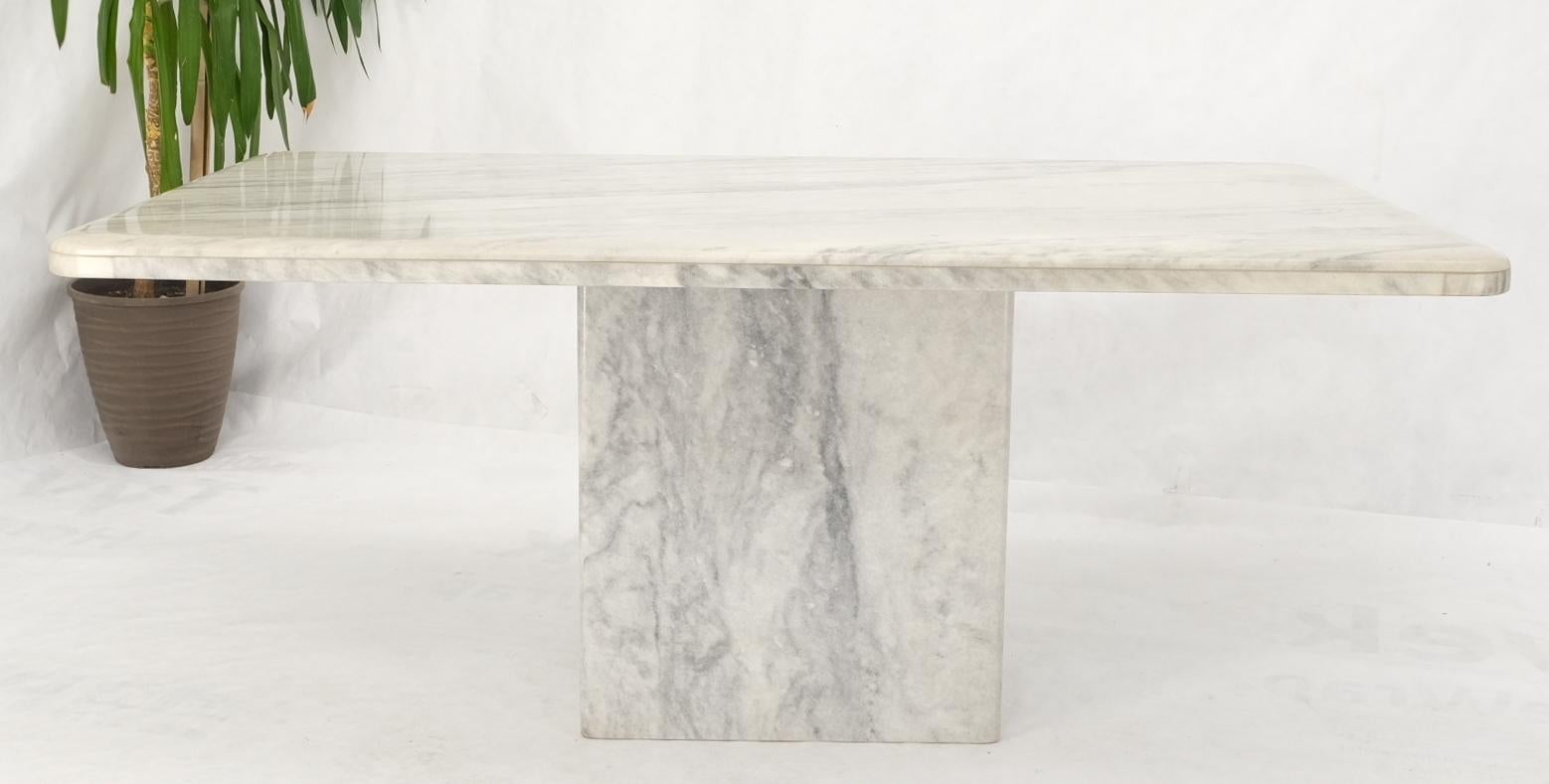 Mid-Century Modern Table de conférence pour salle à manger à un seul pied en marbre gris et blanc aux coins arrondis  en vente