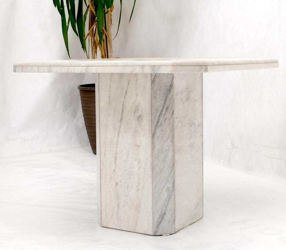 Grey & White Marble Square Mid-Century Modern Single Pedestal Side End Table  In Excellent Condition For Sale In Rockaway, NJ