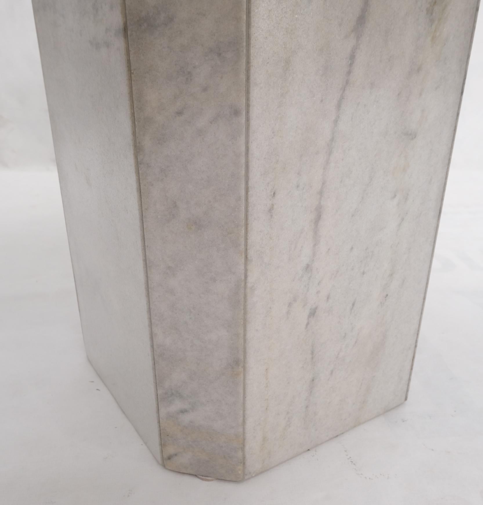 Grey & White Marble Square Mid-Century Modern Single Pedestal Side End Table  For Sale 3