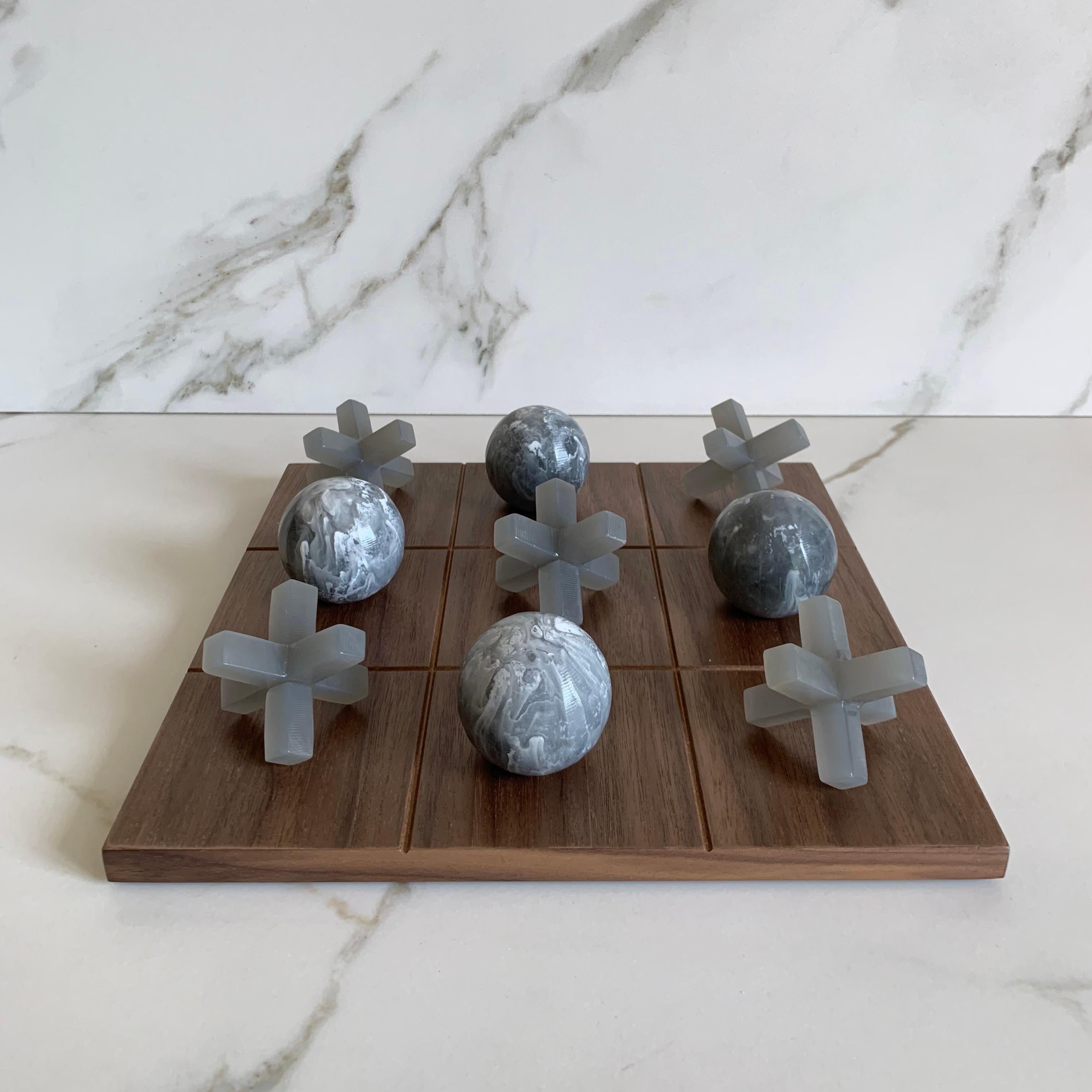 Grey & White Resin and Wood Tic Tac Toe by Paola Valle In New Condition For Sale In Ciudad De México, MX