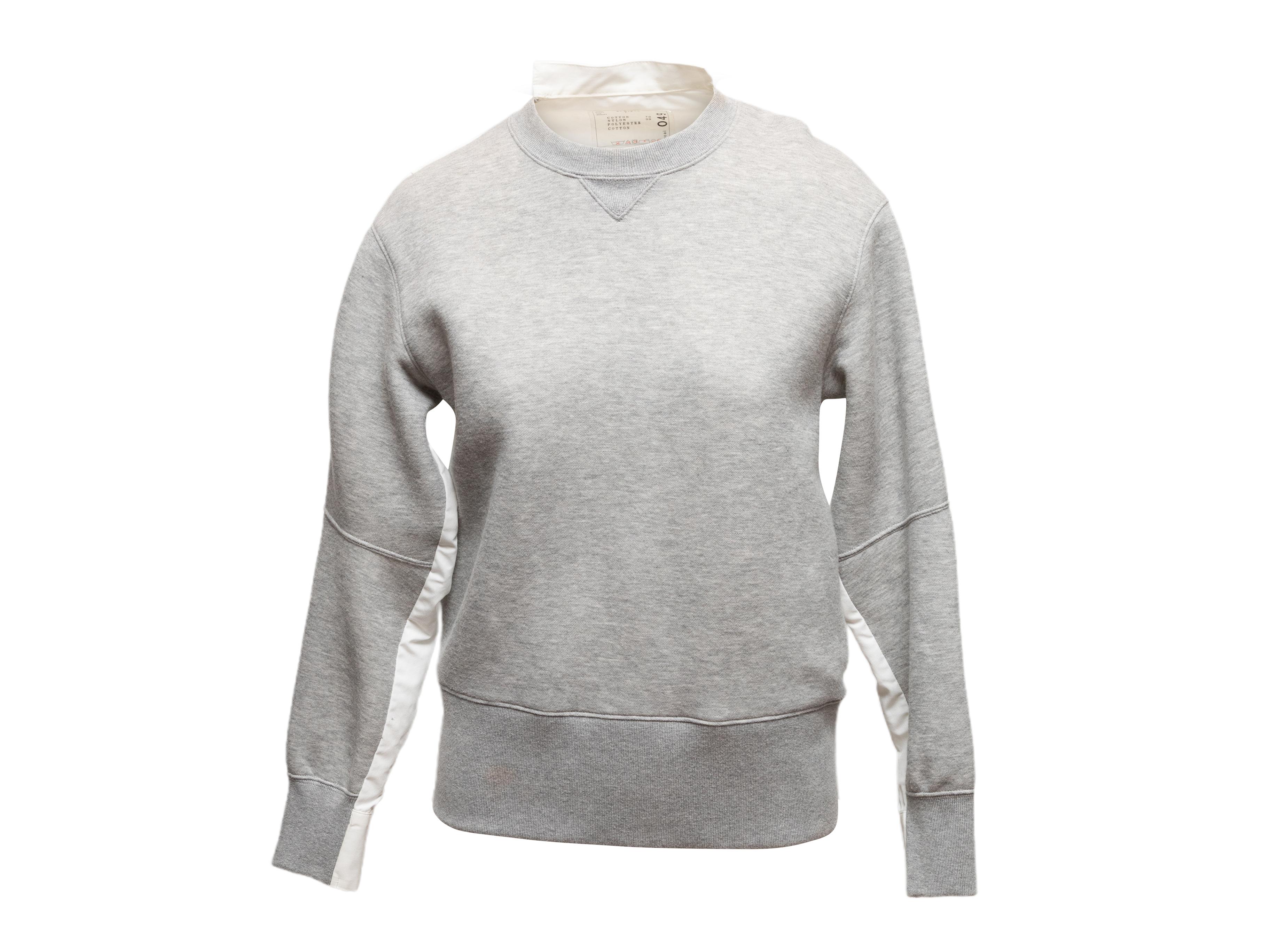 Chemisier en sweat-shirt à panneaux gris et blancs, Sacai. Manches longues. Boutons aux poignets. Poitrine de 34