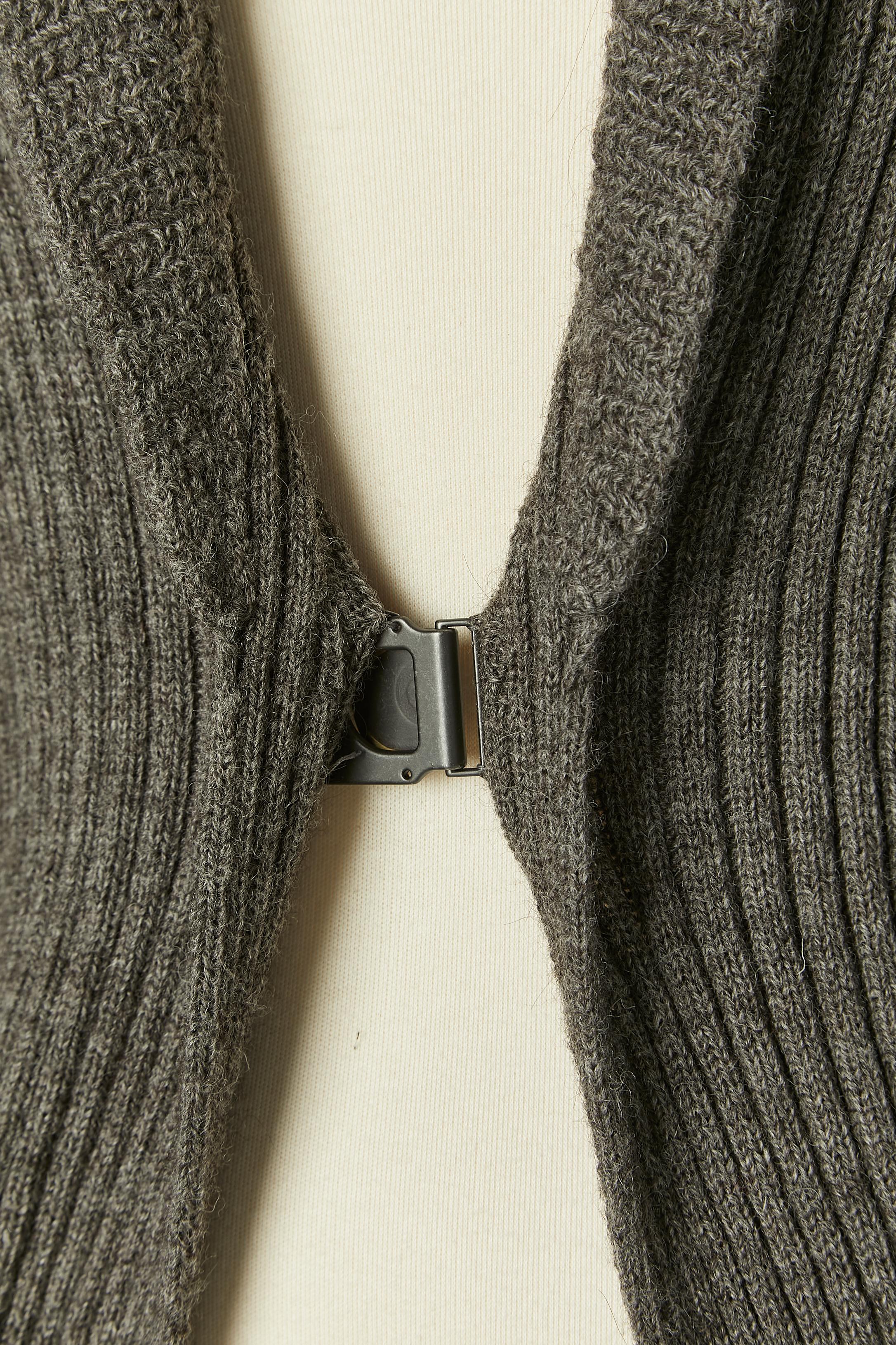 Grey wool and alpaca cardigan with one large hook&eye closure on the middle front and batwing sleeve.  NEW WITH TAG
SIZE M