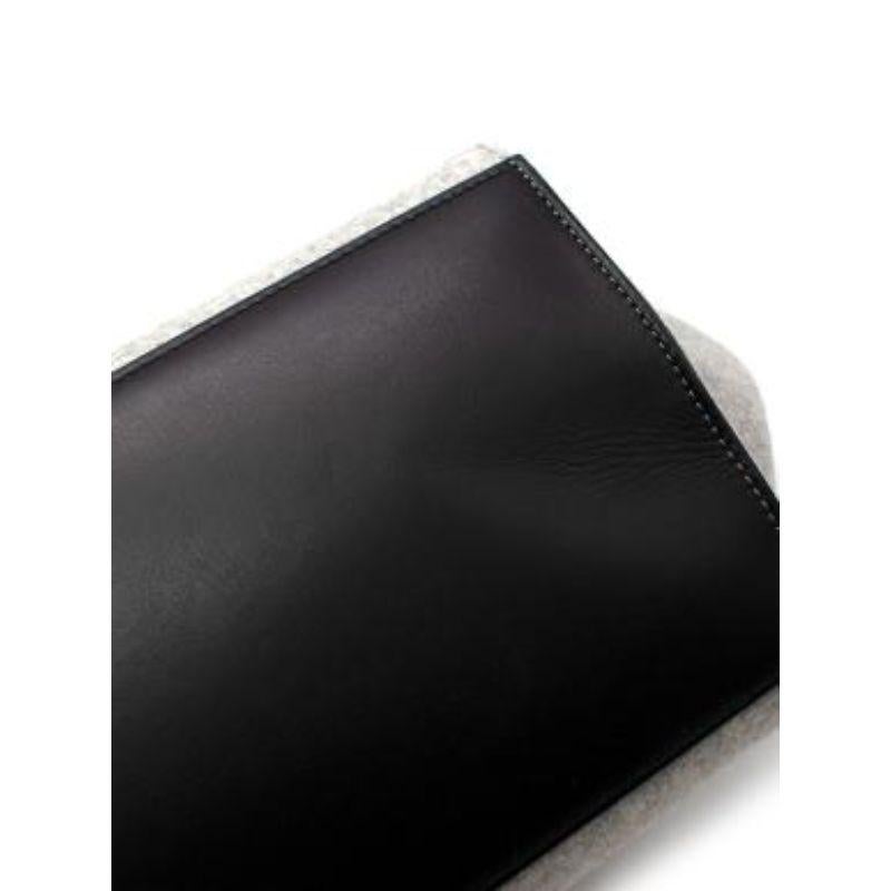 Grey wool-felt & black leather Trapeze bag For Sale 5