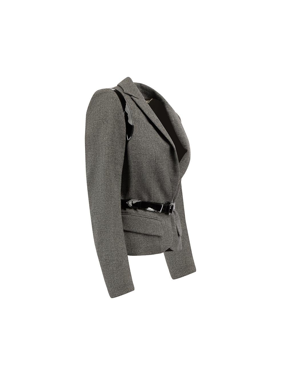 CONDITION is Good. Minor wear to blazer is evident. Light wear to wool with small hole at front right shoulder on this used Alexander McQueen designer resale item.



Details


Grey

Wool

Short length blazer

Single breasted

Patent leather harness