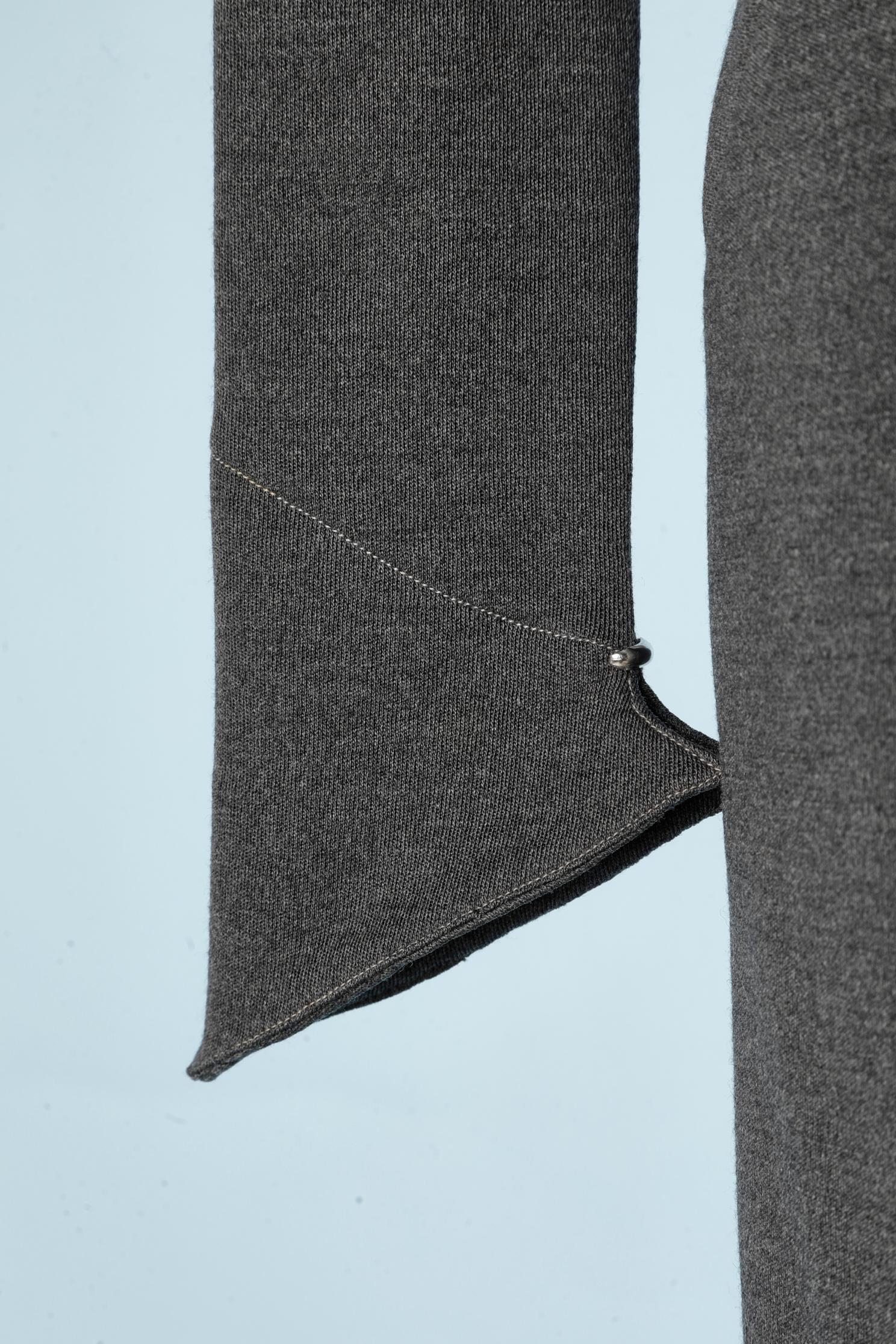 Graues Kleid aus Wolljersey mit Reißverschluss AlaÏa (Schwarz) im Angebot