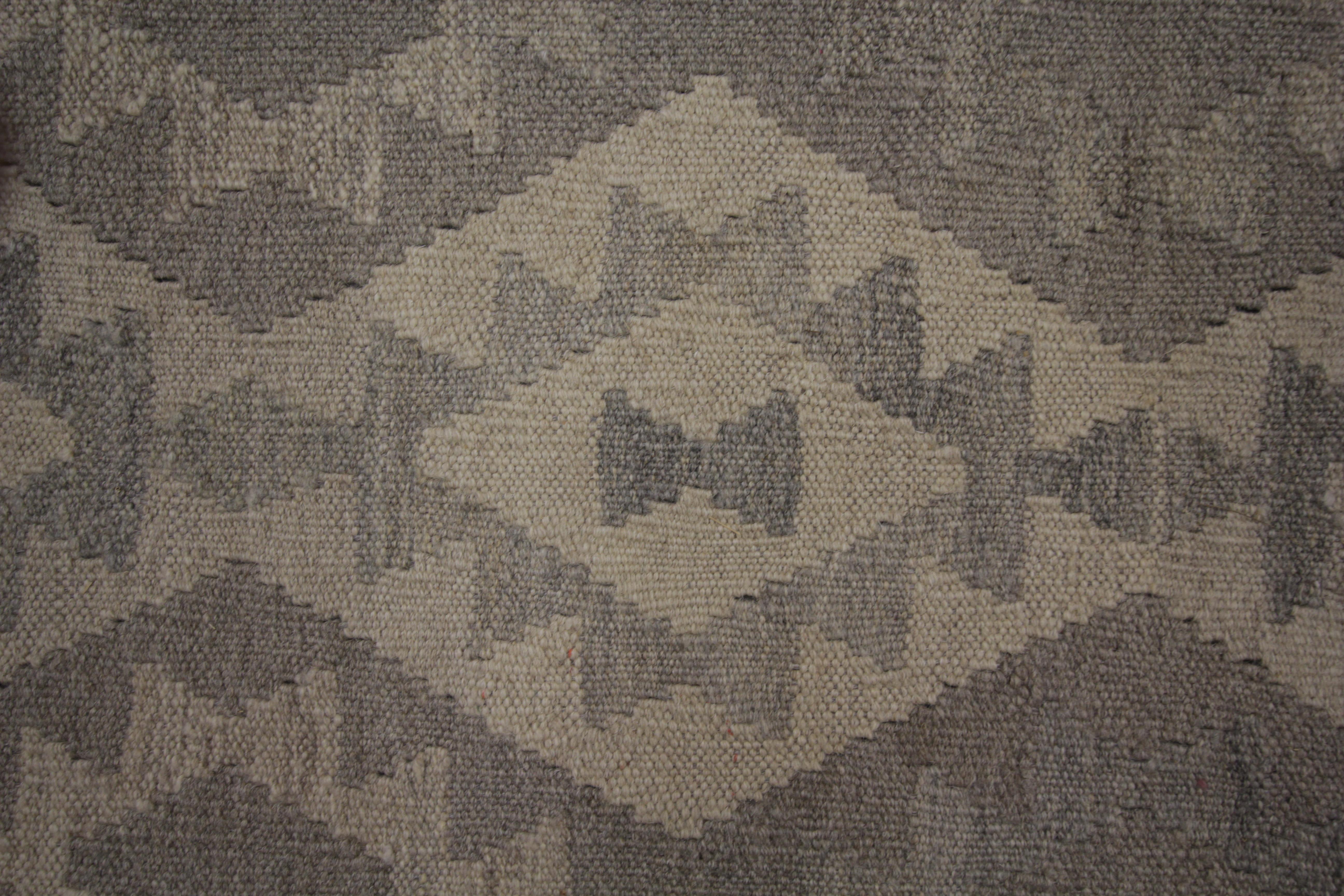 Grey Wool Kilim Rug Handmade Traditional Geometric Kilims Area Rug In Excellent Condition For Sale In Wembley, GB