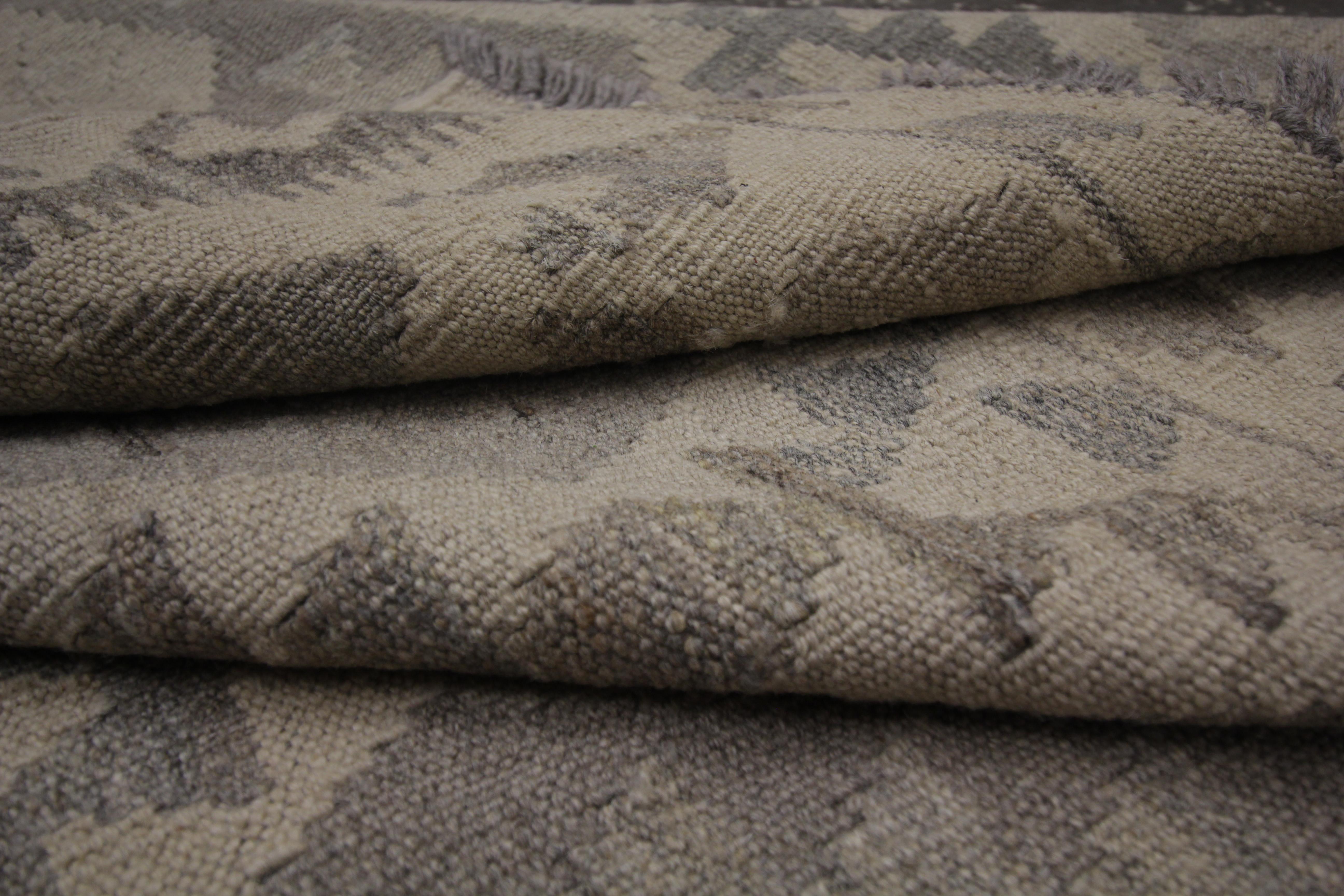 Late 20th Century Grey Wool Kilim Rug Handmade Traditional Geometric Kilims Area Rug For Sale