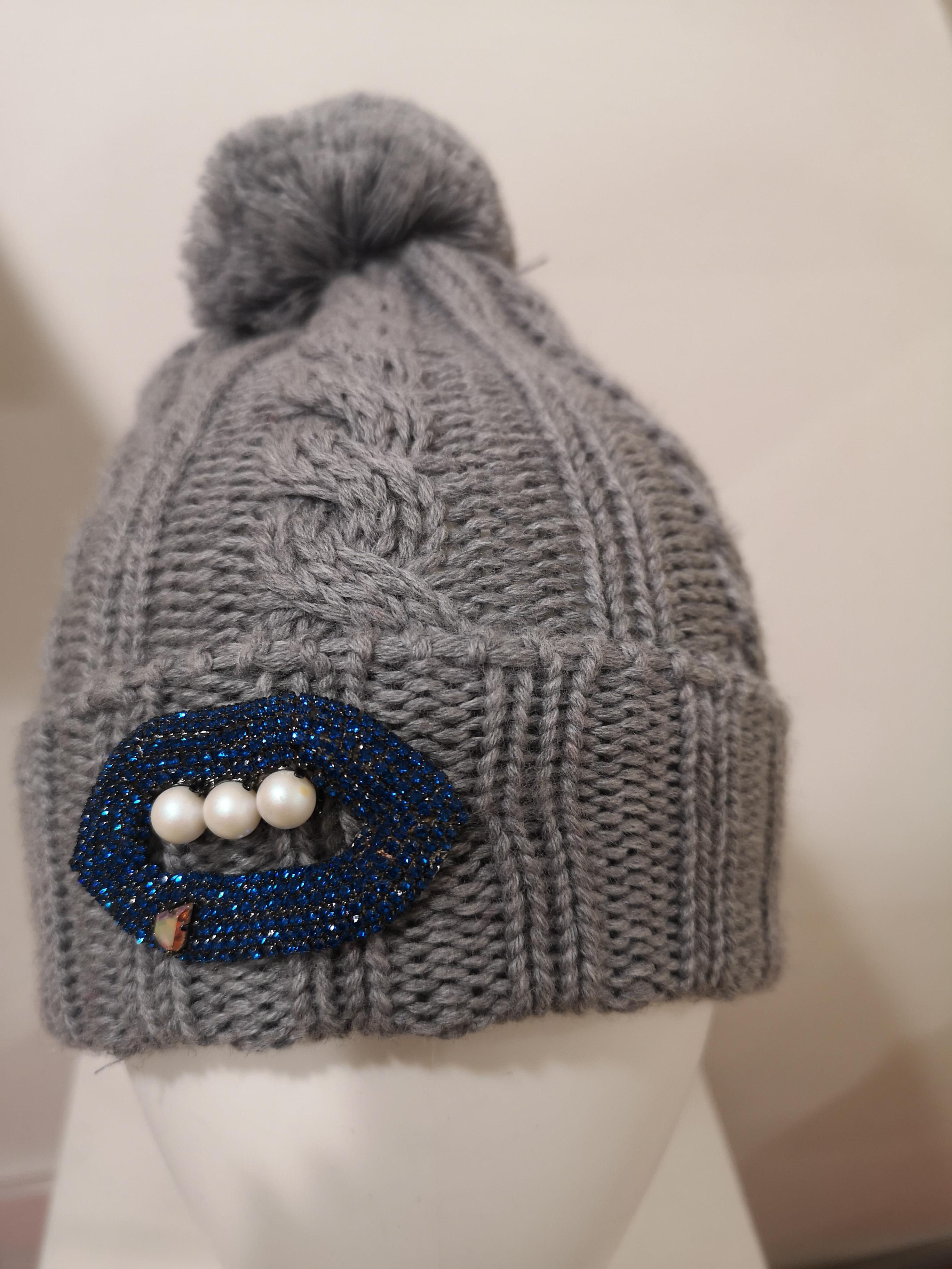 Grey wool mouth teeth swarovski brooch hat 7
