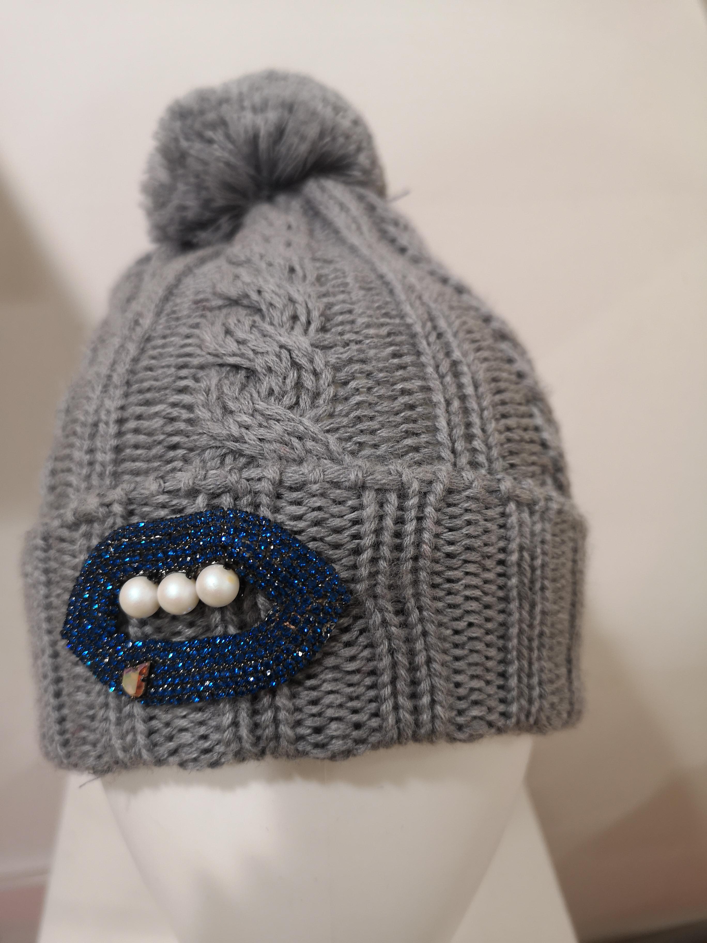 Grey wool mouth teeth swarovski brooch hat 8
