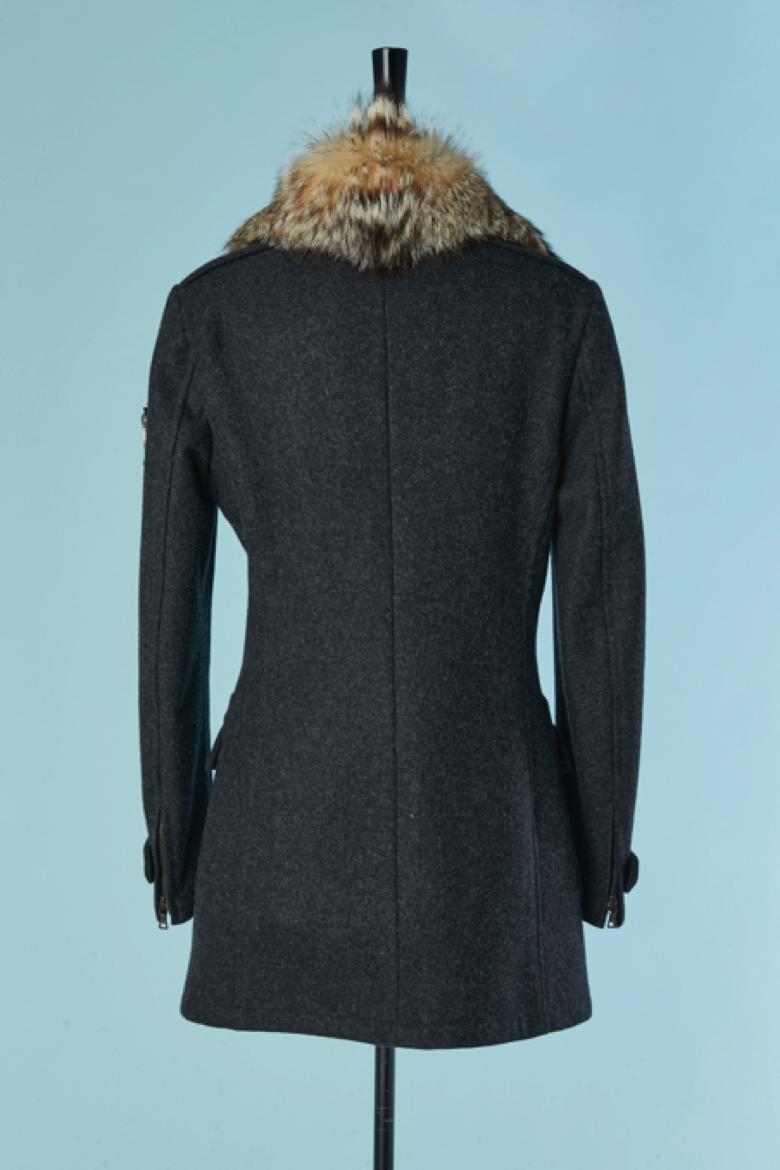 Cappotto doppiopetto imbottito in lana grigia con collo in pelliccia Prada in vendita 2