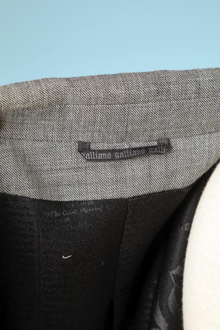 Blazer à simple boutonnage en laine grise avec bord en soie imprimée John Galliano  en vente 2