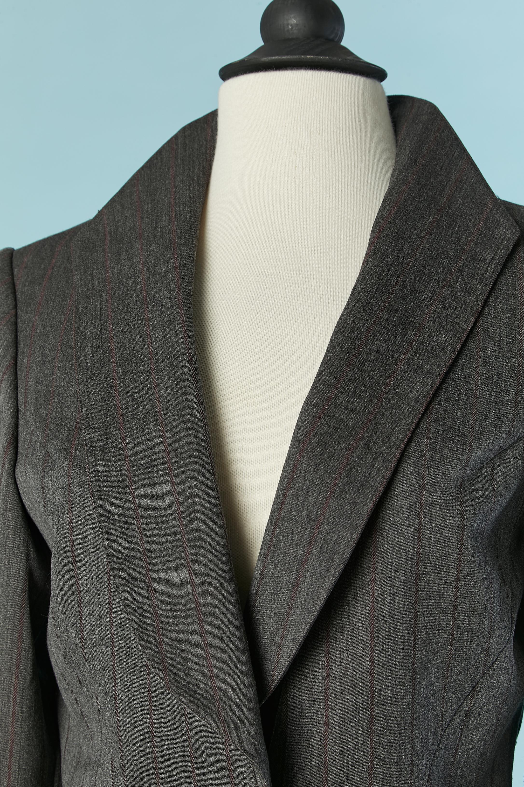 Grey wool skirt suit . Shoulder pad . Snap closure on the middle front. Cut-work. Pocket on both side. No fabric composition tag for the lining but probably acetate or rayon.
Jacket middle front lenght: 70cm
Jacket middle back lenght : 60cm
SIZE 38