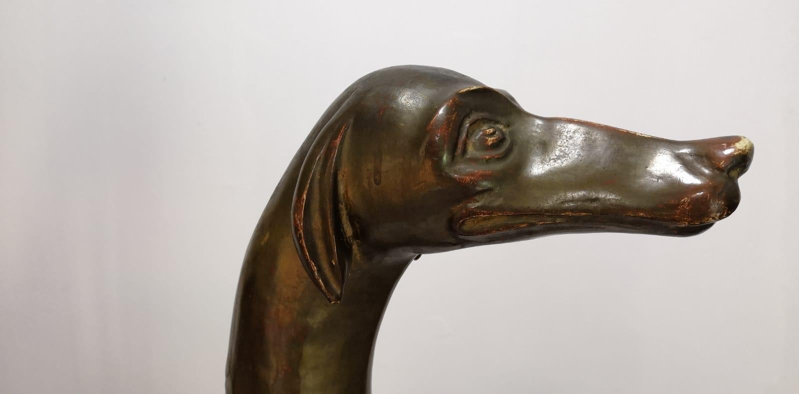 Escultura de perro galgo en madera tallada y dorada, Italia, pp S.XX Italiano en venta