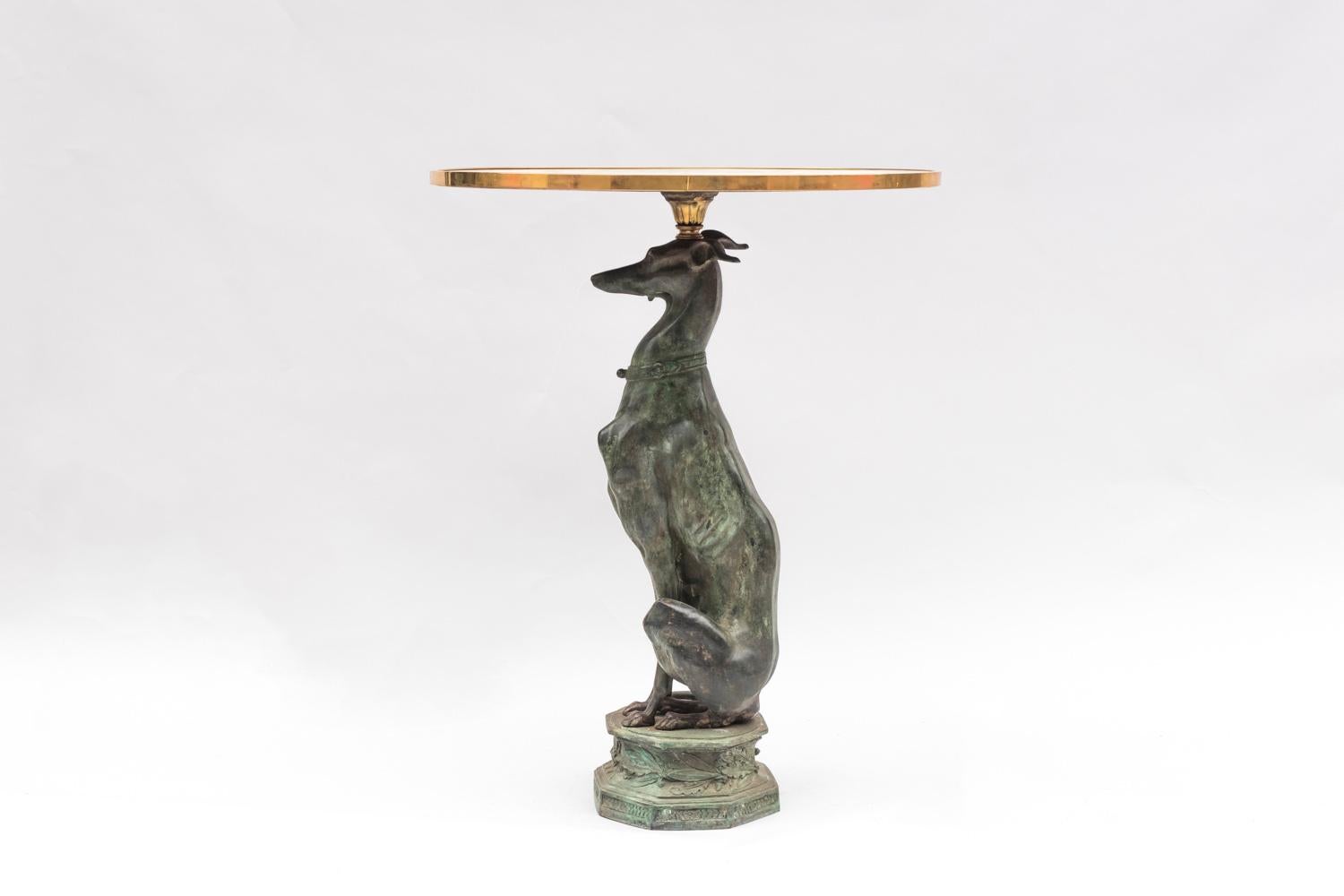 Greyhound stand in bronze and marble standing on a leg in patinated bronze statue shape figuring a sat greyhound on a octogonal base also in patinated bronze adorned with laurel and oak leaves, corns, knots and small flowers friezes in rectangular
