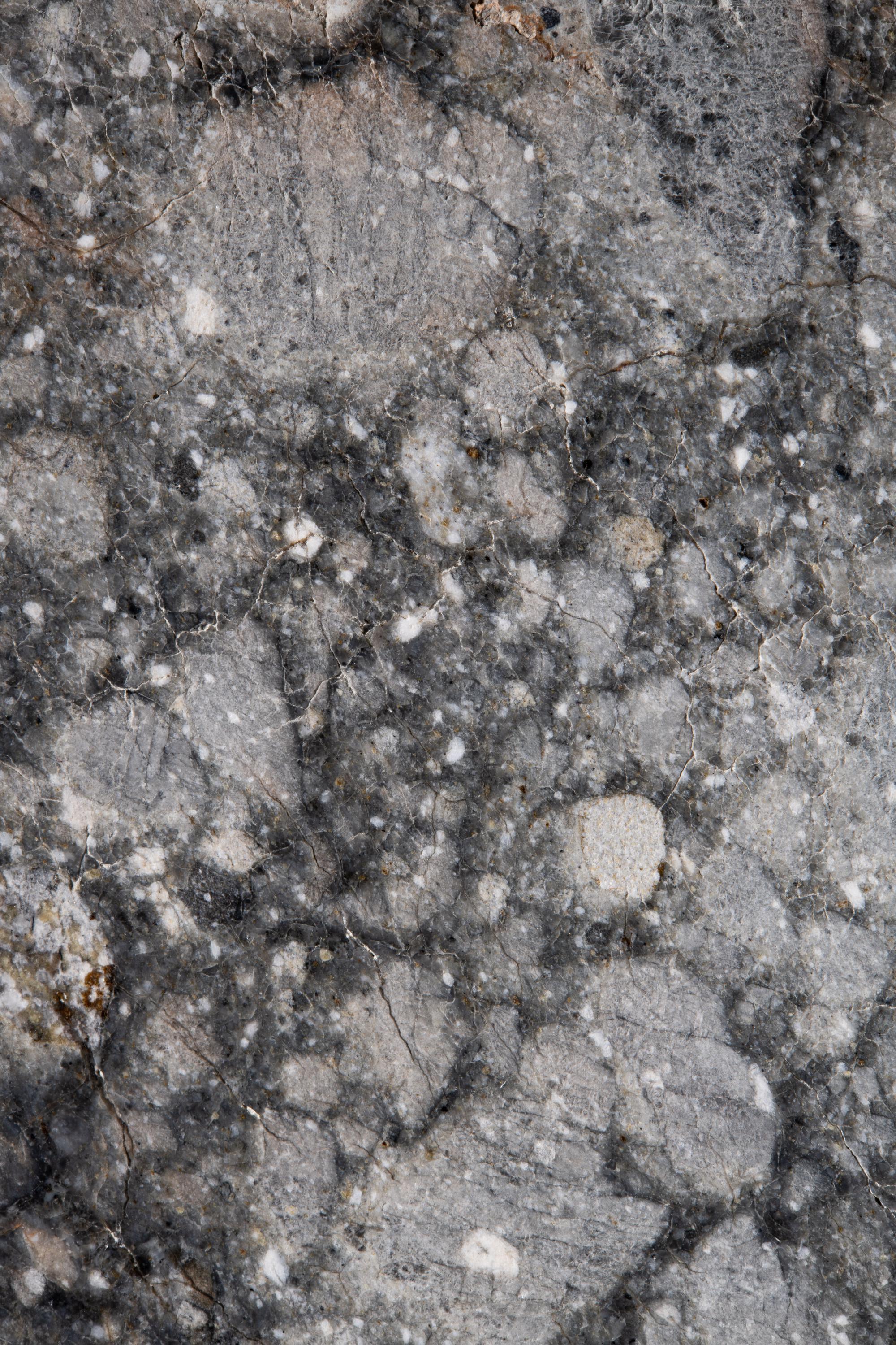 Graulich-weißes Mondmeteoritenfragment im Zustand „Hervorragend“ im Angebot in London, GB