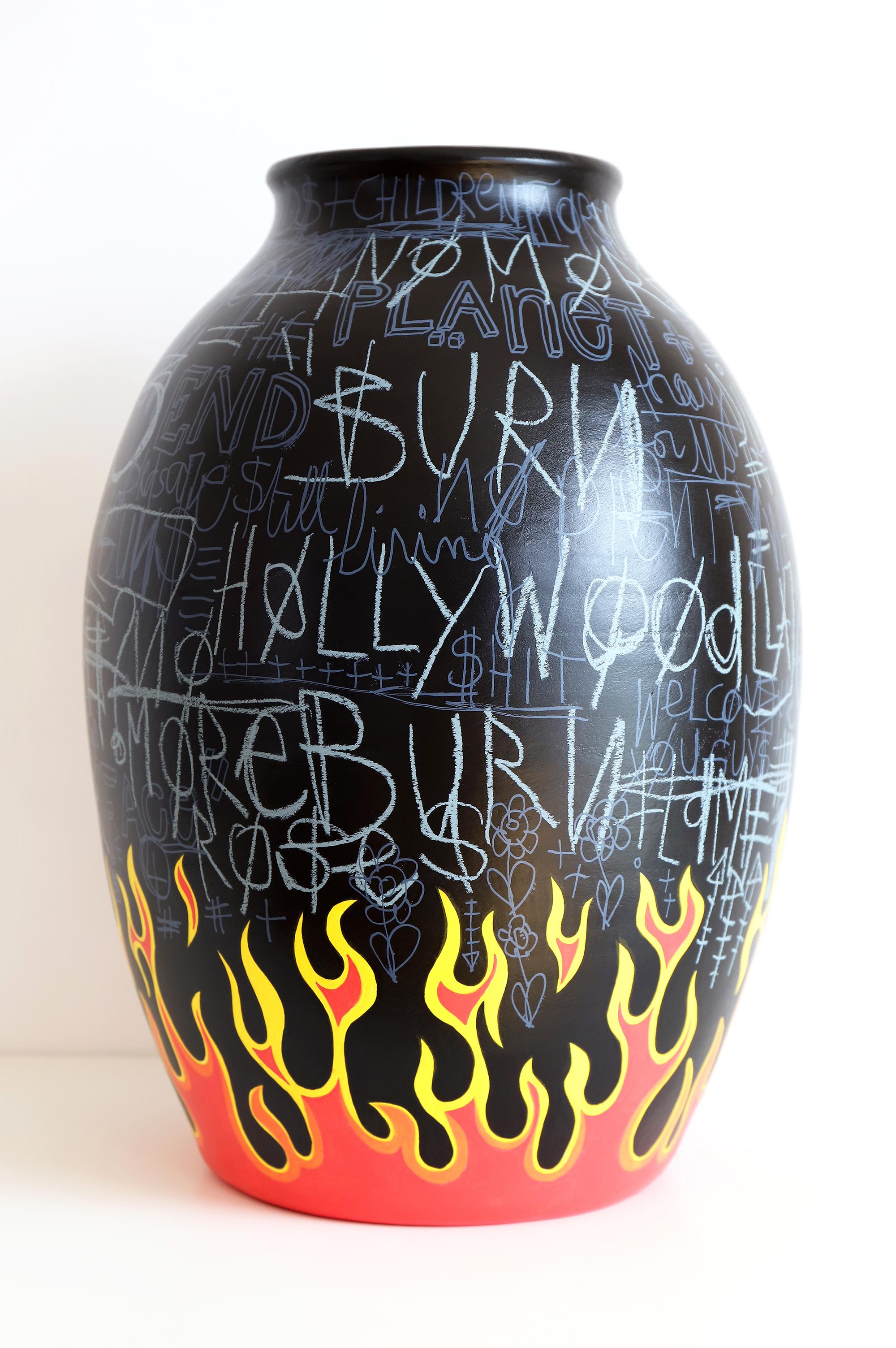 brûler Hollywood Burn - Noir Abstract Sculpture par Grégoire Devin