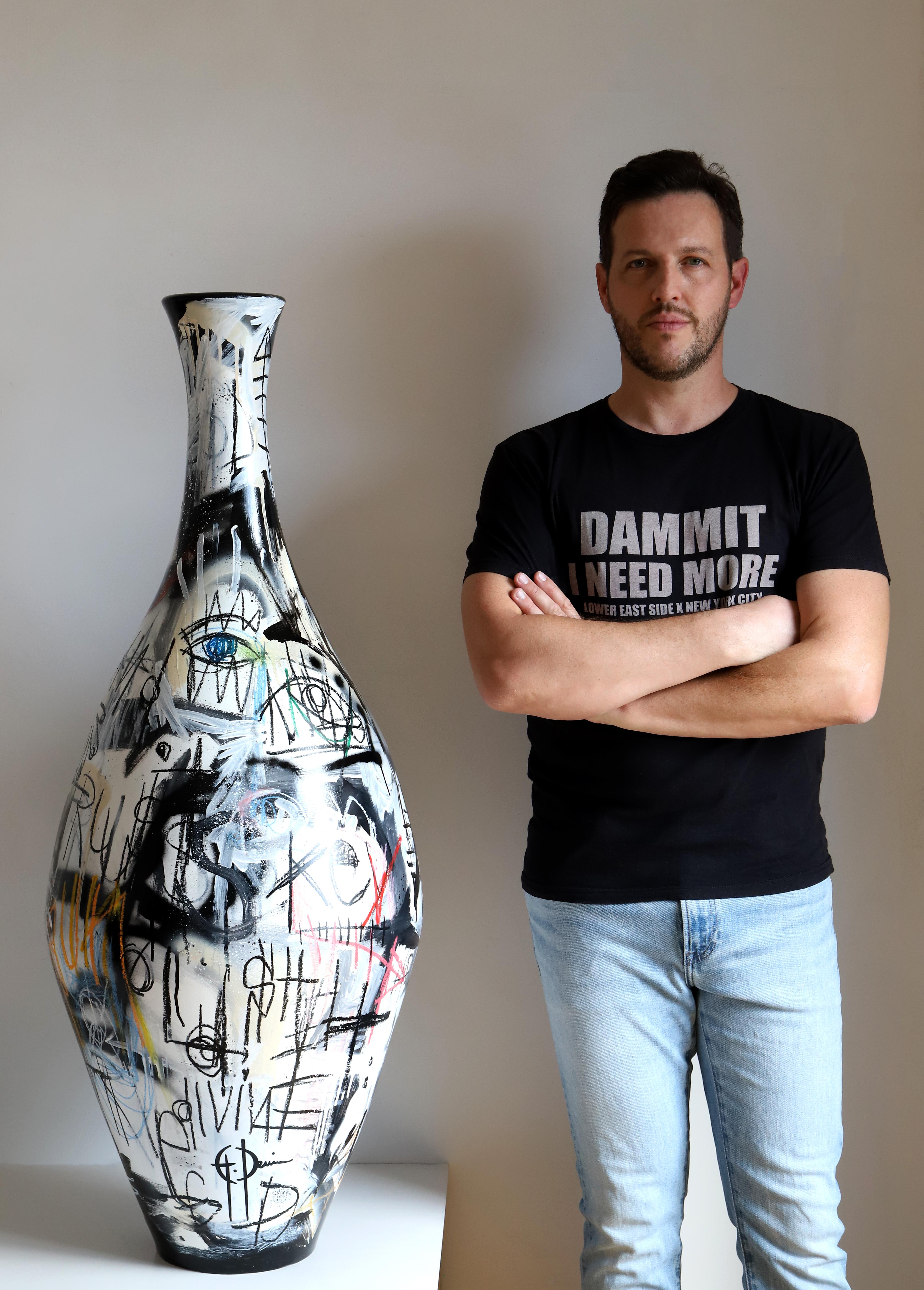 Inspired by everyday life, his travels, current events and people he meets, Grégoire creates poignant abstract and figurative sculptures and paintings.
In 2018 at the Dubai Global Art Awards, Grégoire Devin won the Best Global Artist Award,