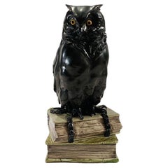 GRI Alemania Art Decó porcelana policromada Búho sobre libros 1930.