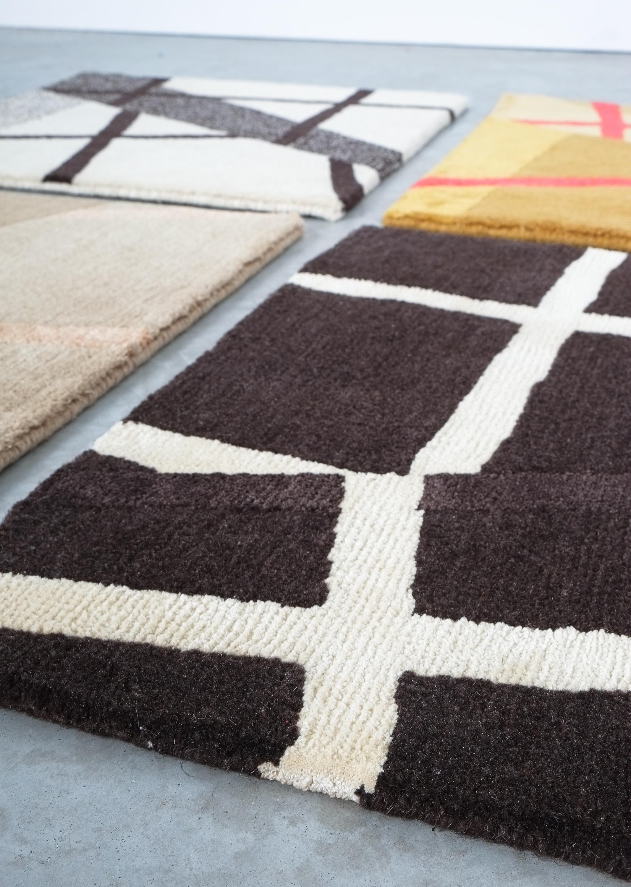 Grid-Teppich aus Wolle und Seide in Schwarz und Weiß Johanna Ulfsak Zeitgenössisches Design, Nepal, 2021 im Angebot 1
